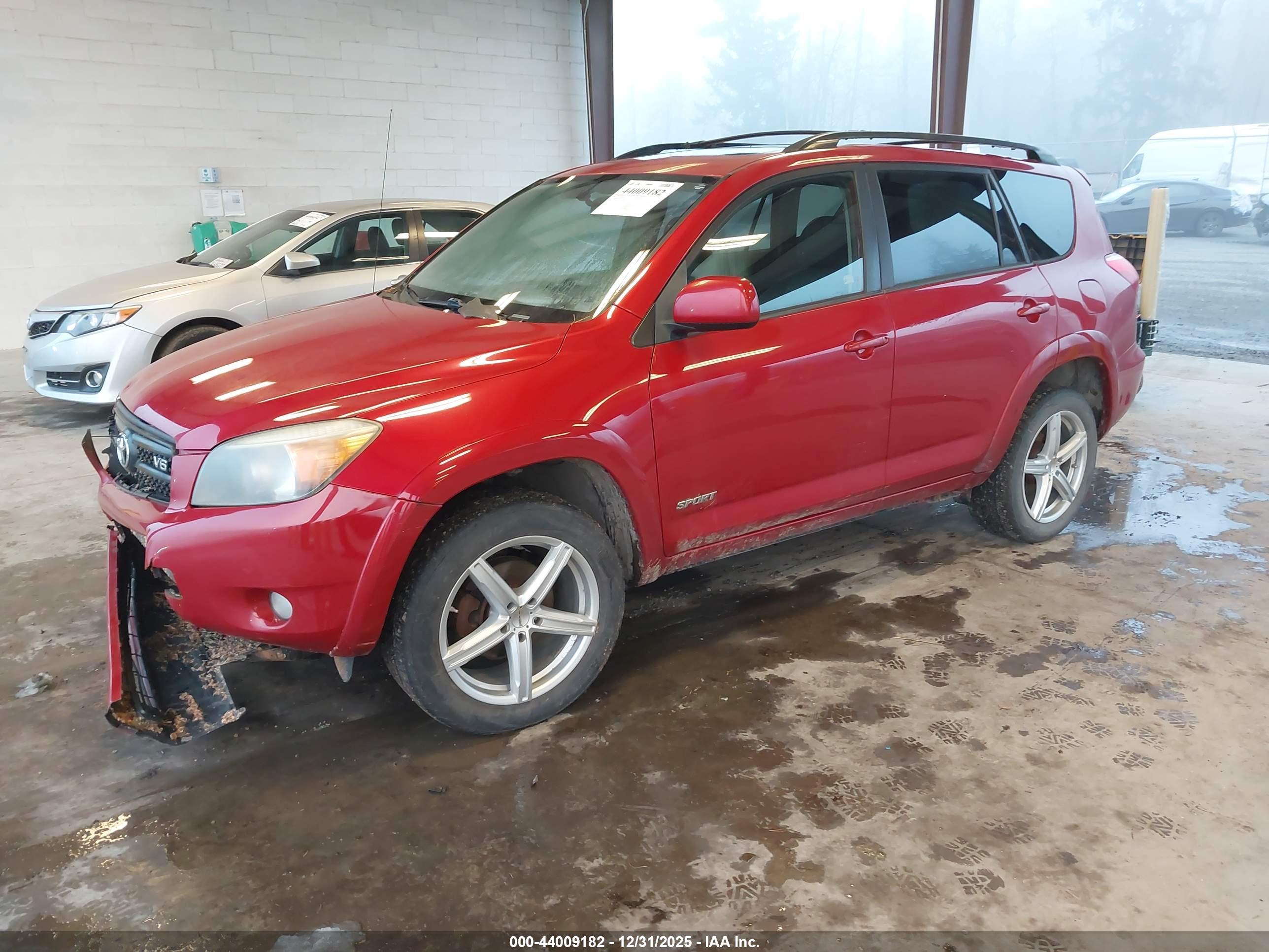 TOYOTA RAV4 image 2