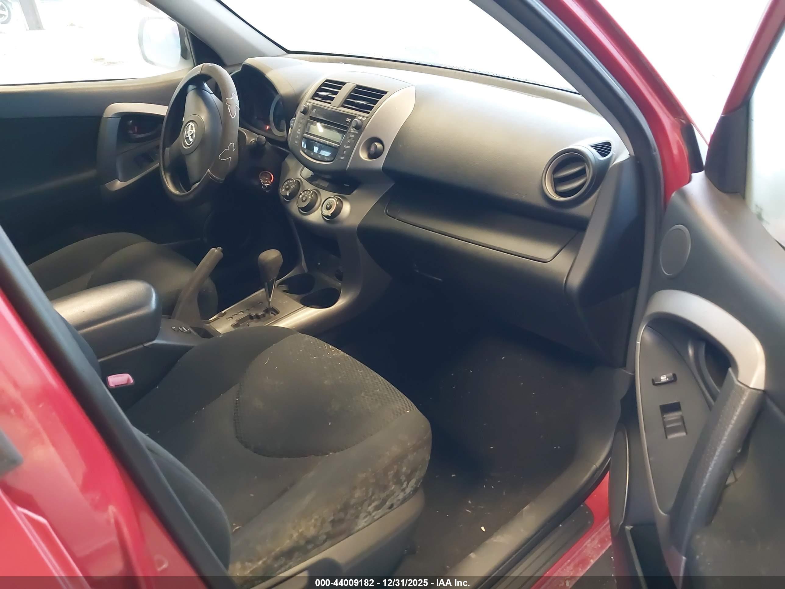 TOYOTA RAV4 image 5