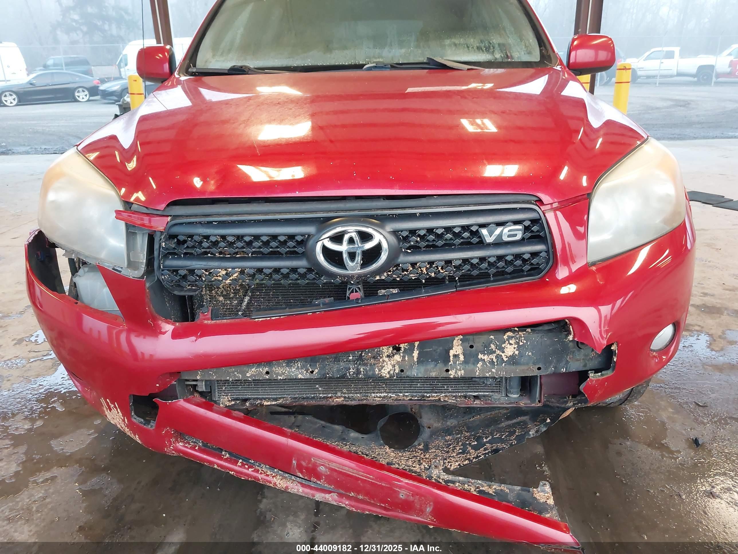 TOYOTA RAV4 image 6