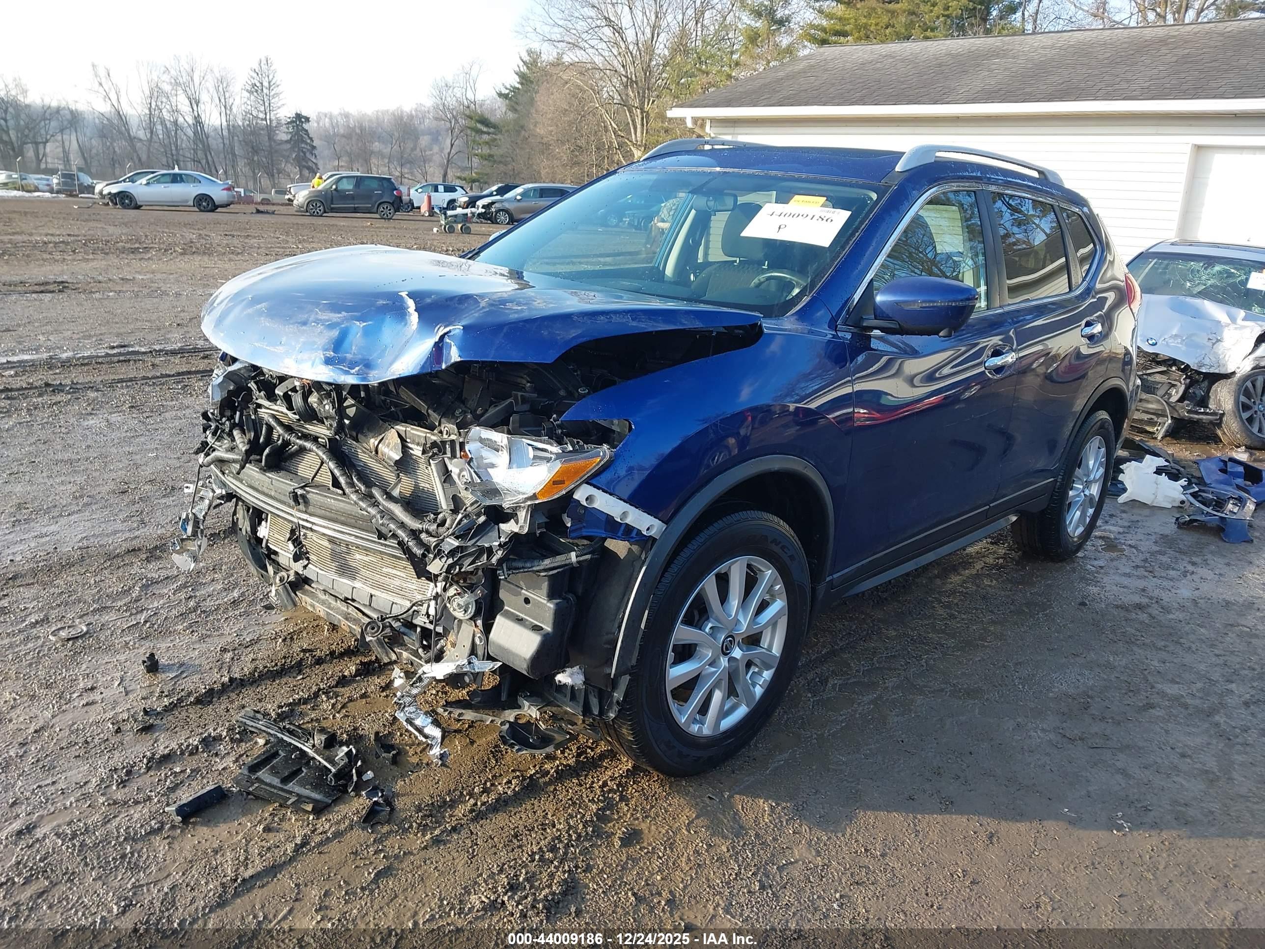 NISSAN ROGUE image 2