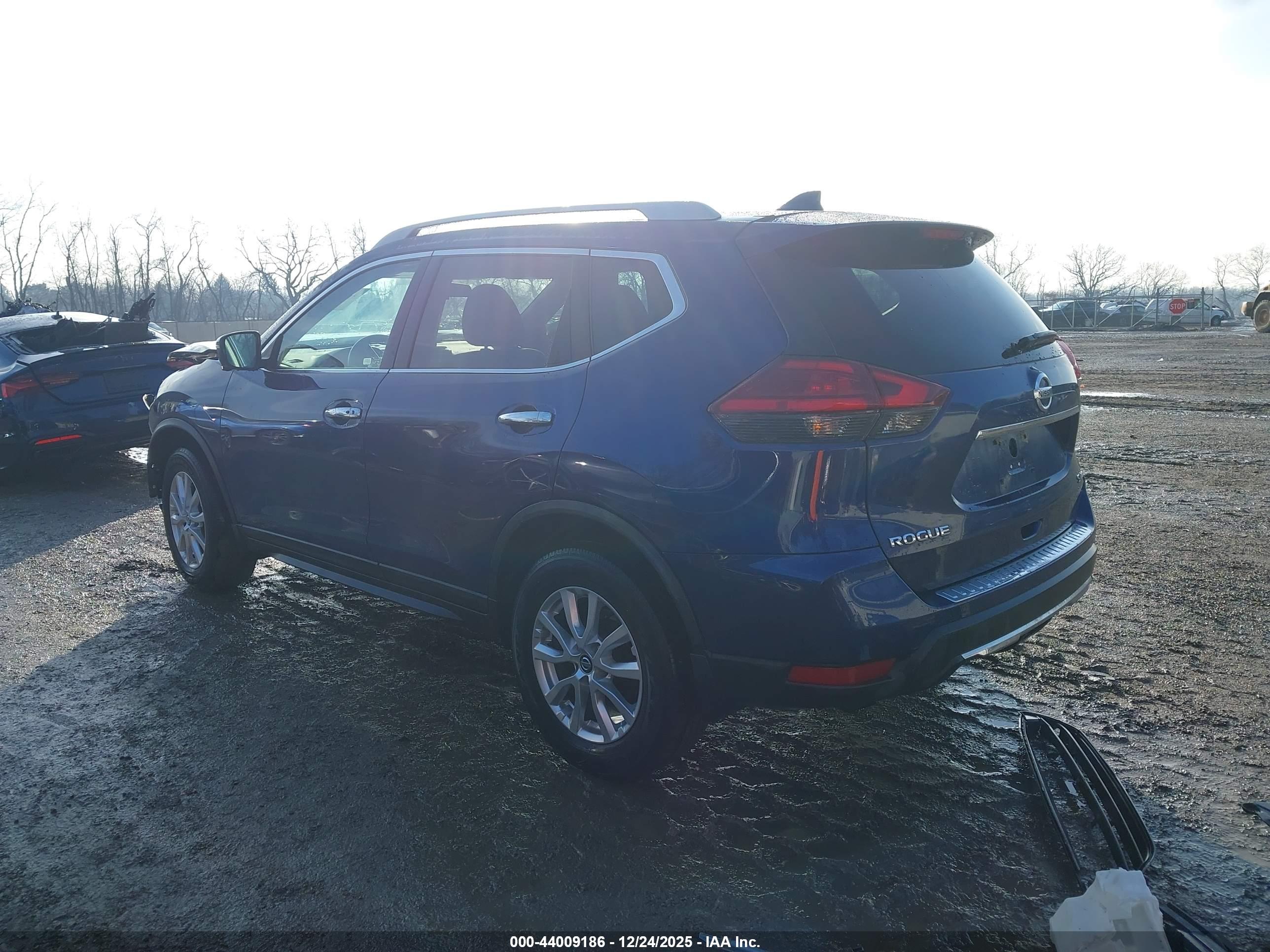 NISSAN ROGUE image 3