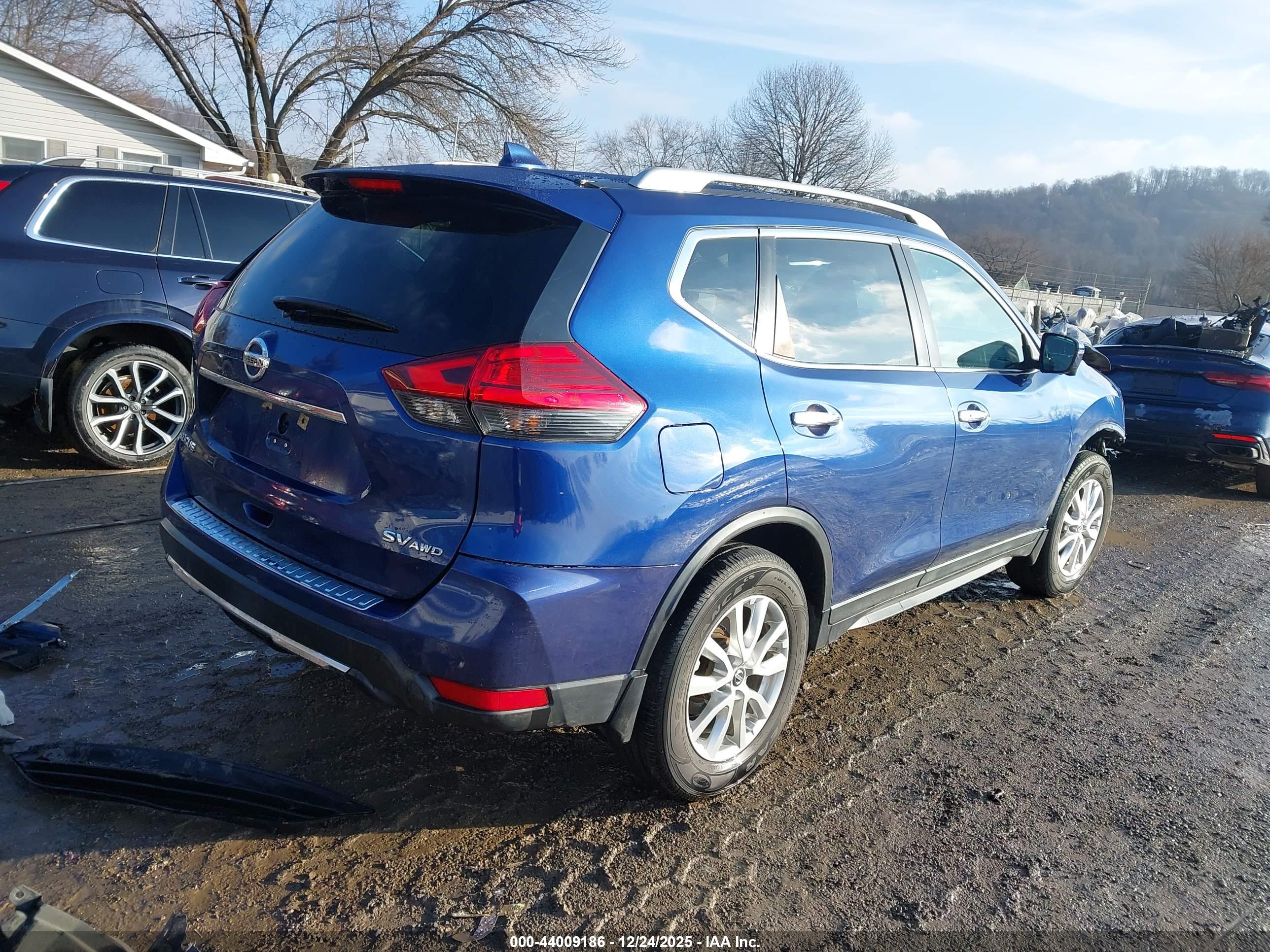NISSAN ROGUE image 4