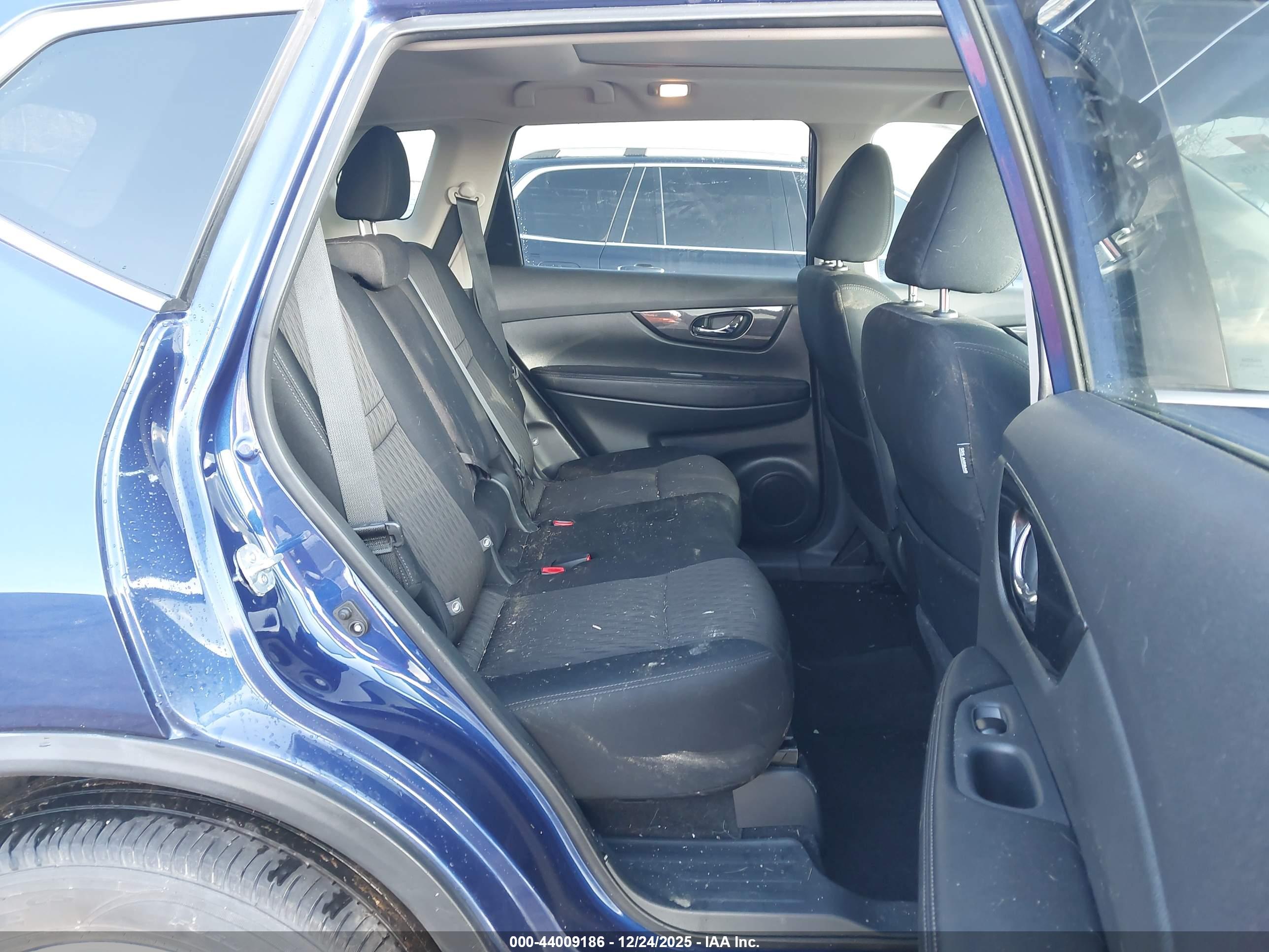 NISSAN ROGUE image 8