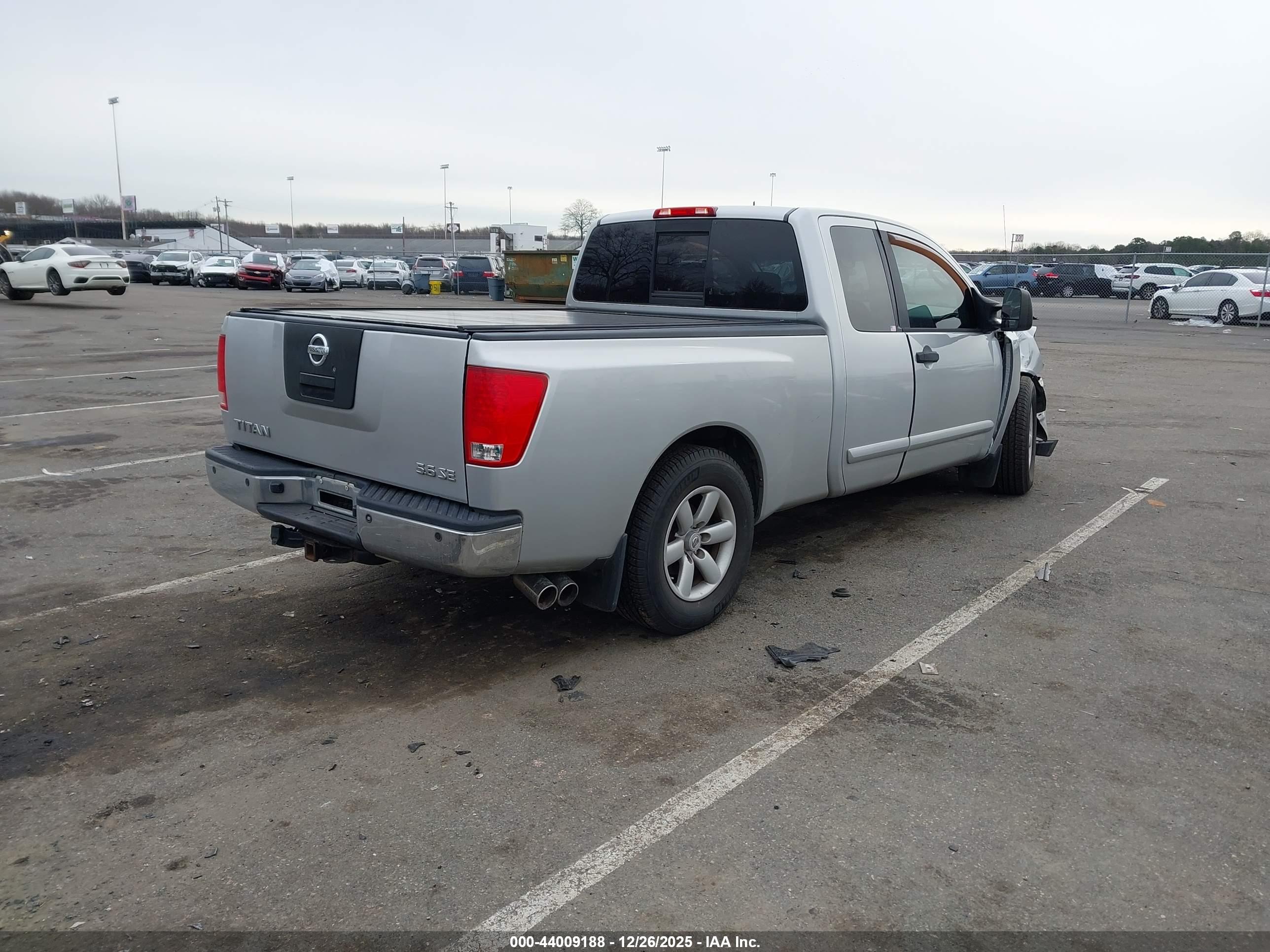 NISSAN TITAN image 4