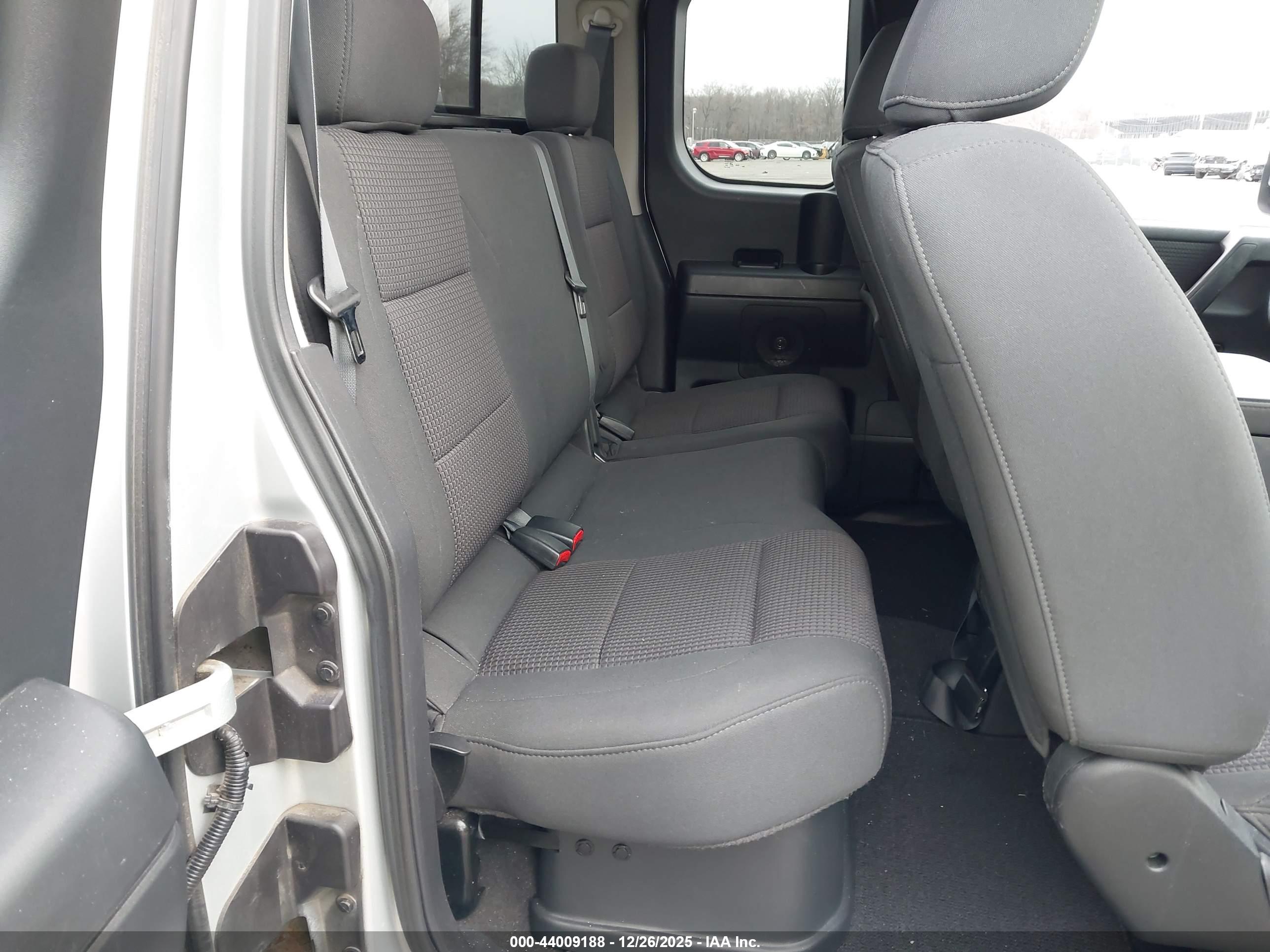 NISSAN TITAN image 8