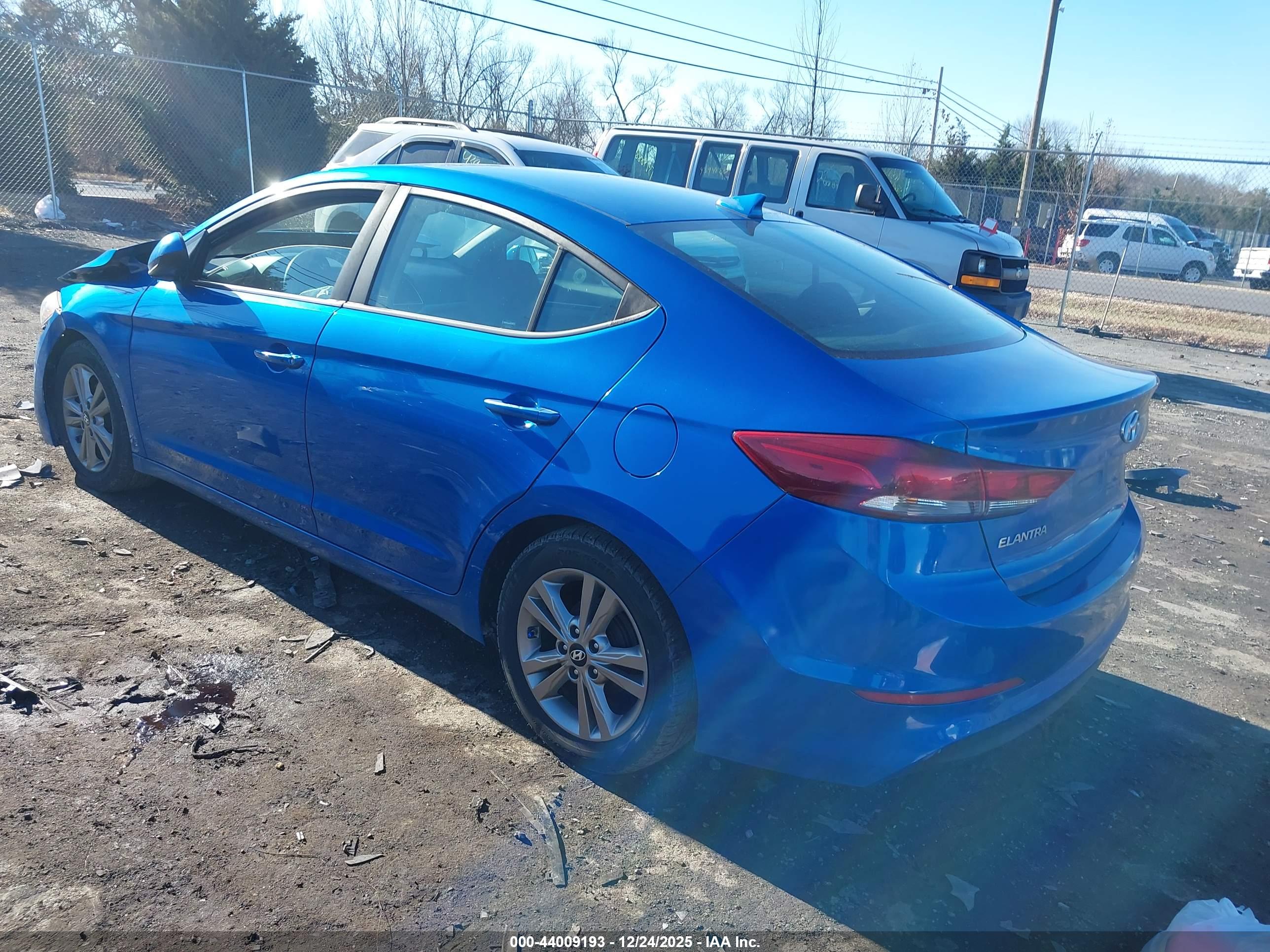 HYUNDAI ELANTRA image 3