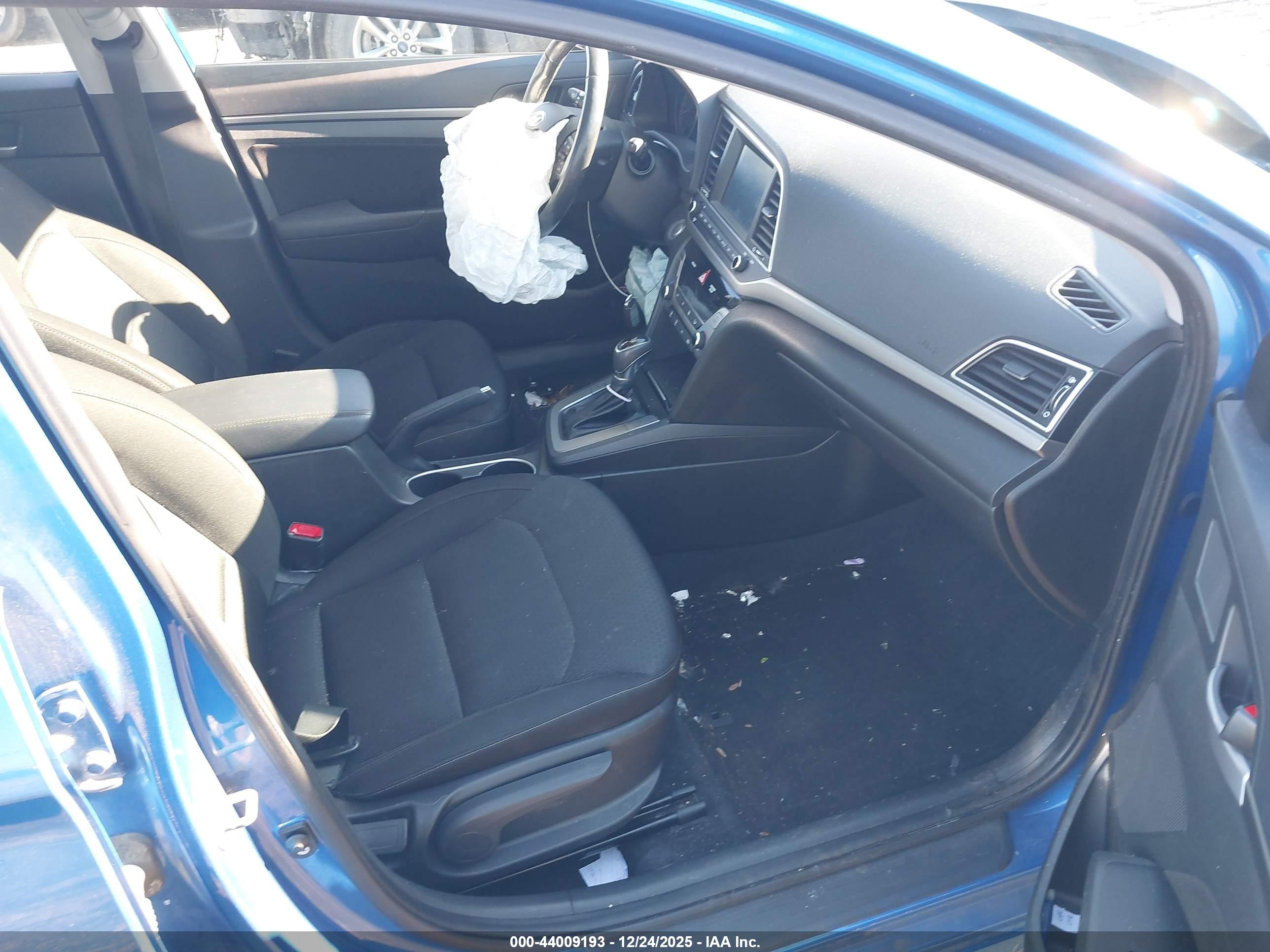 HYUNDAI ELANTRA image 5