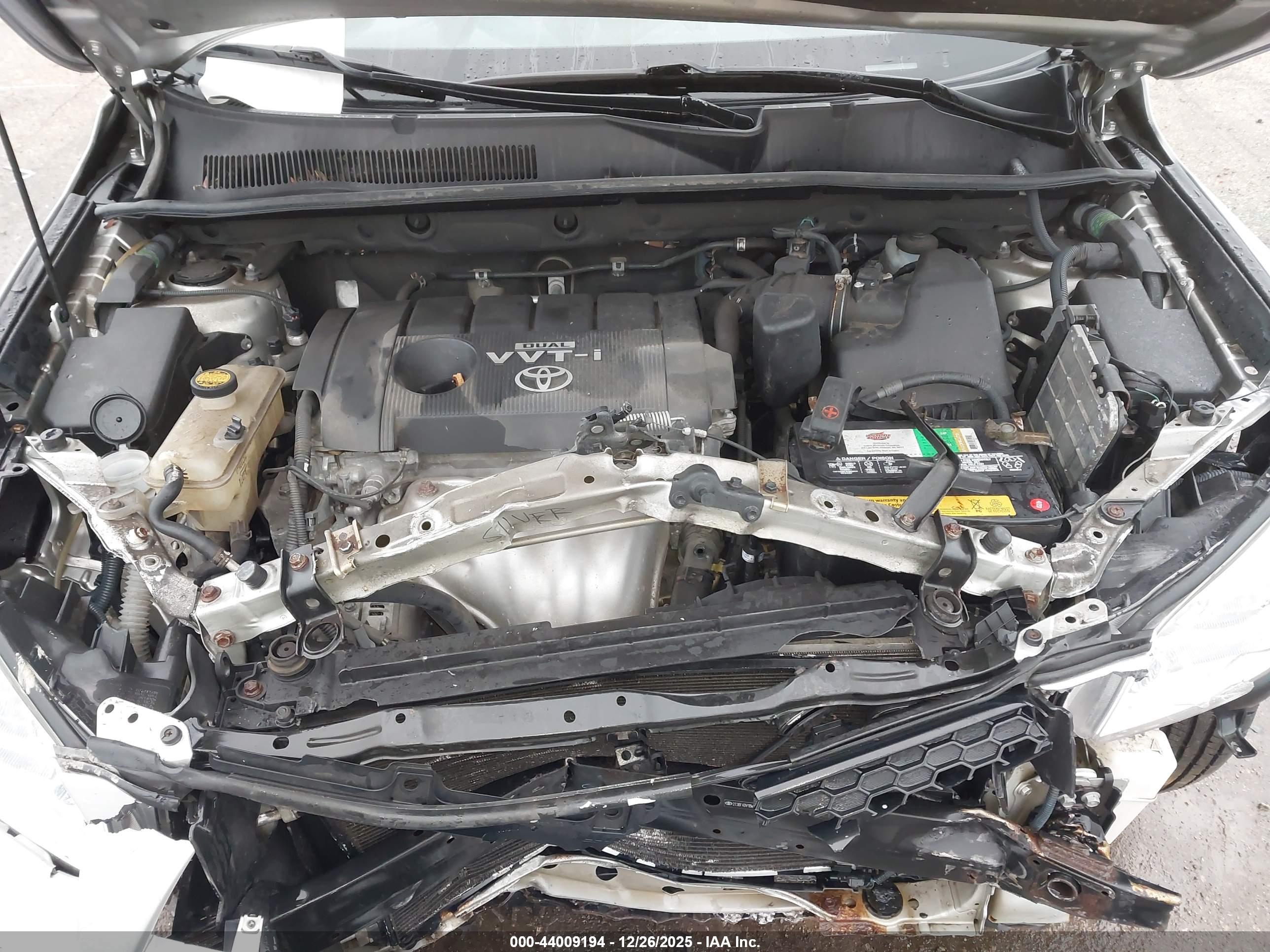 TOYOTA RAV4 image 10