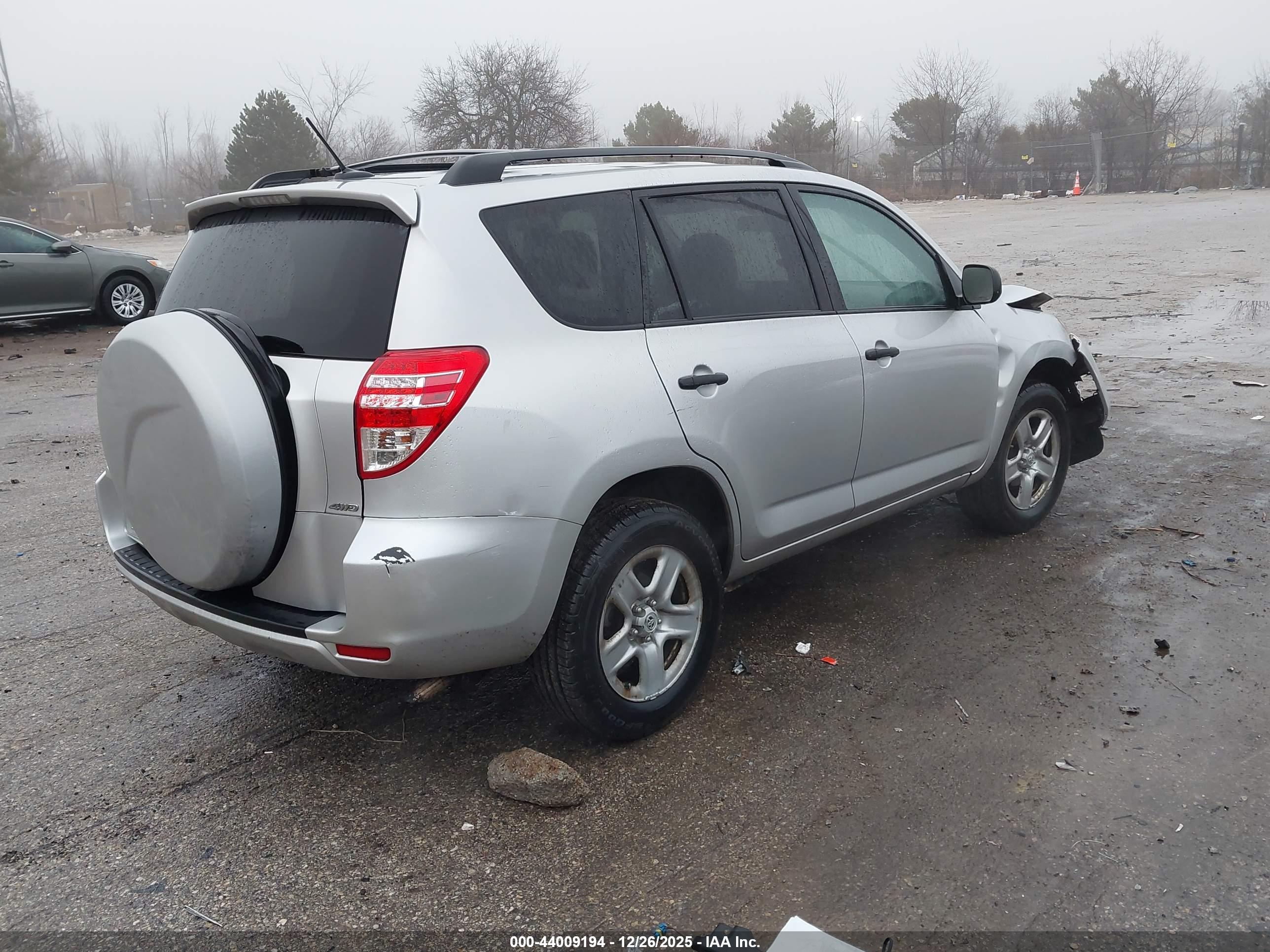 TOYOTA RAV4 image 4