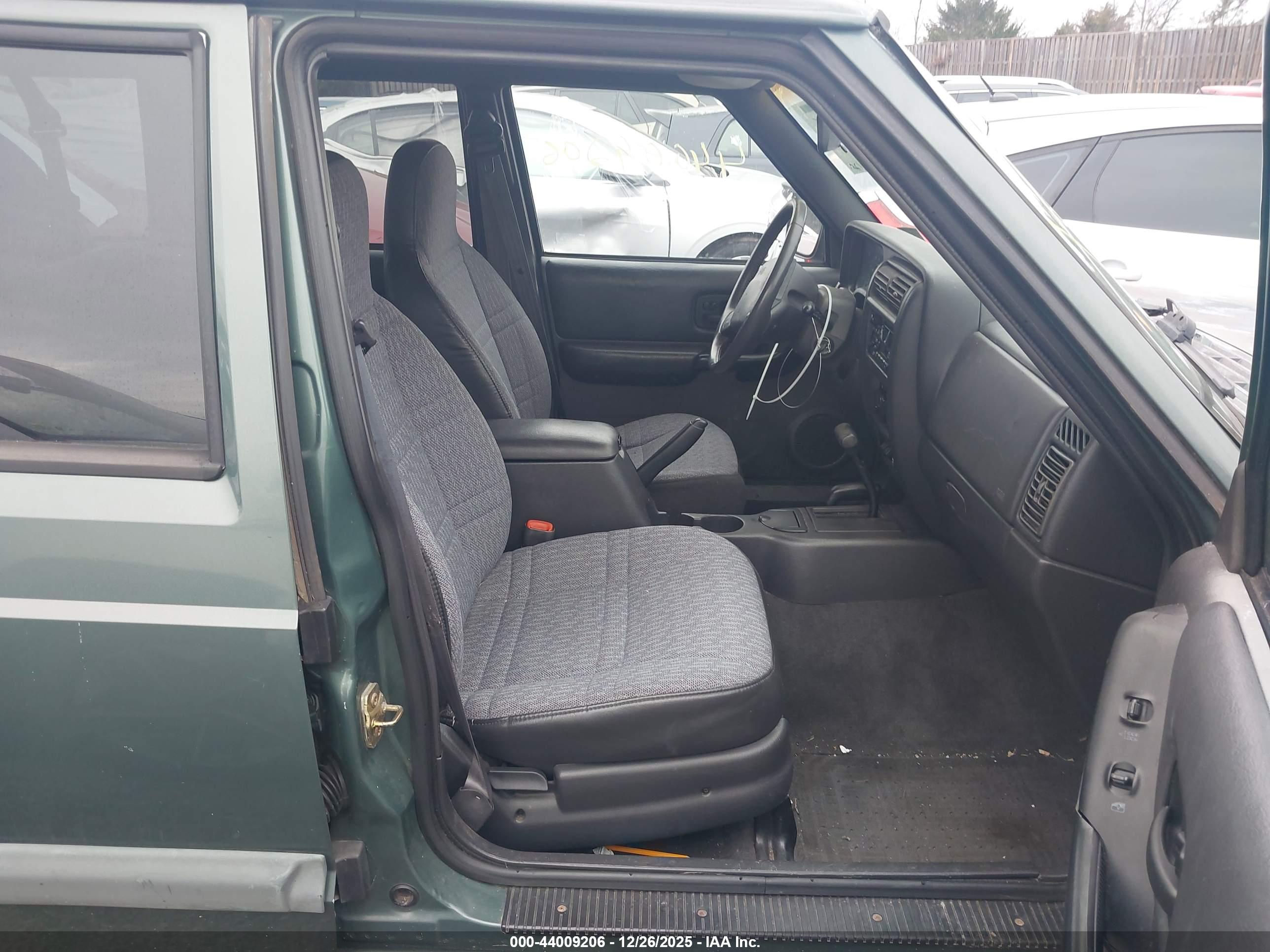 JEEP CHEROKEE image 5