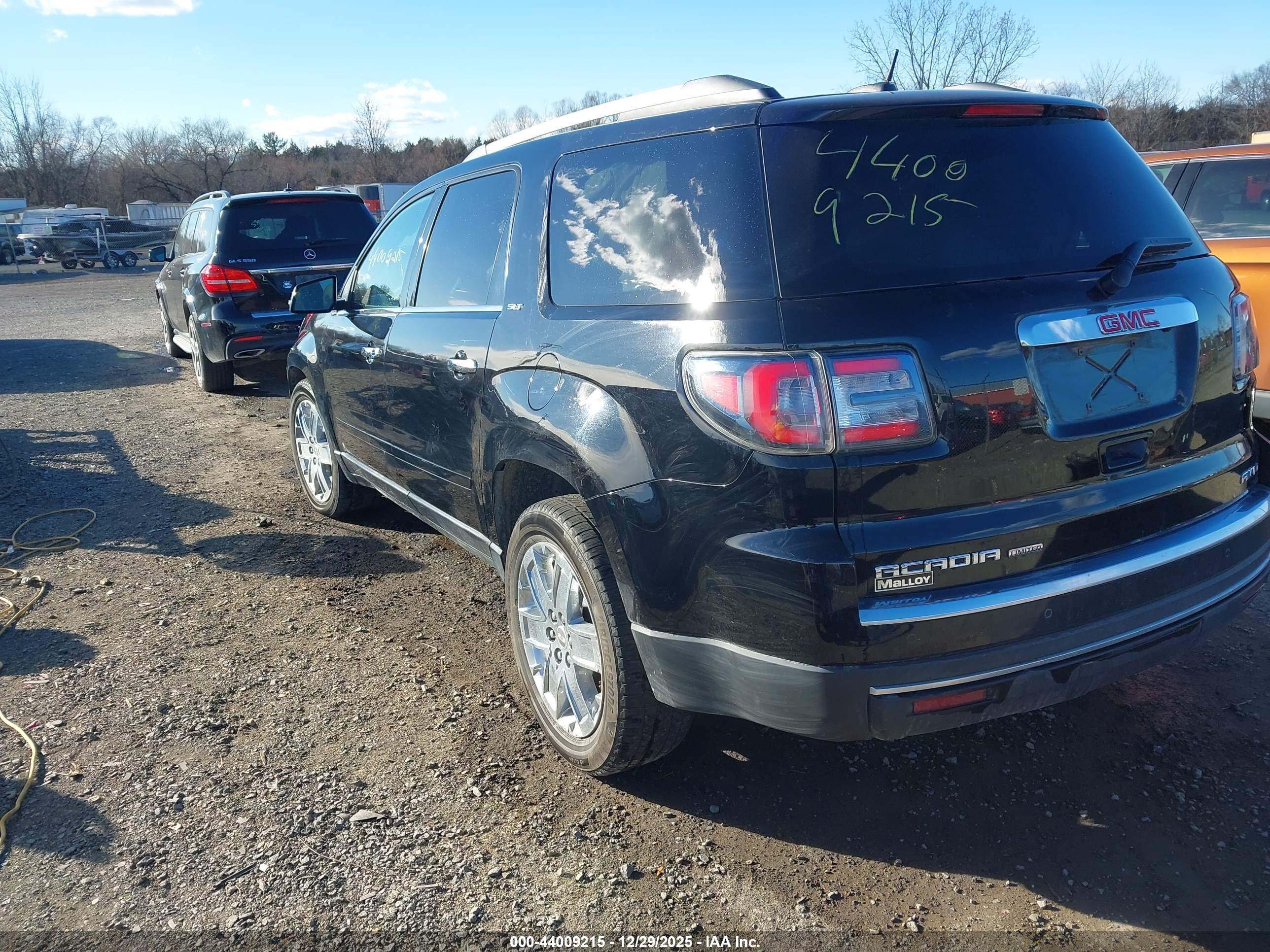 GMC ACADIA image 3