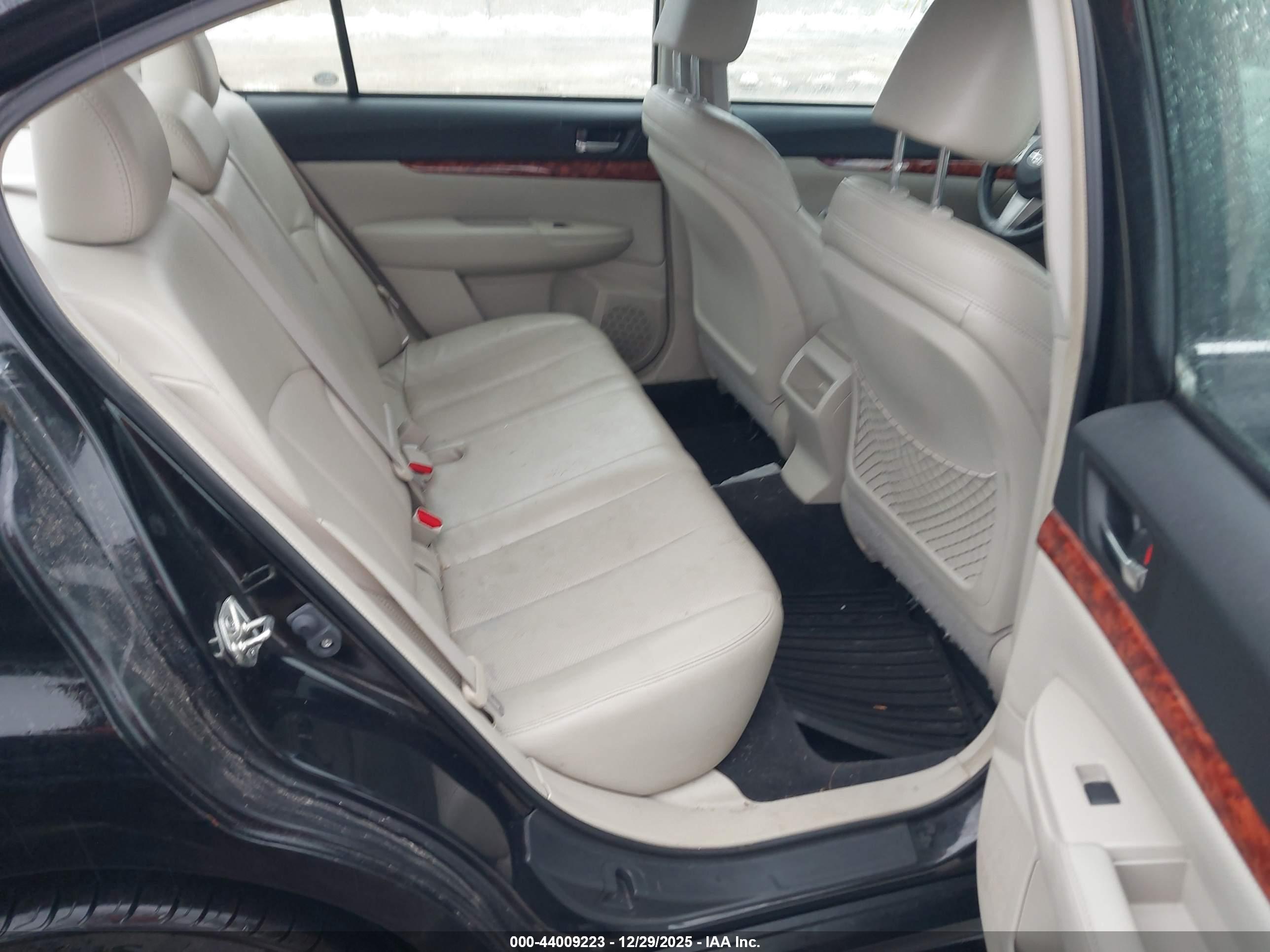 SUBARU LEGACY image 8