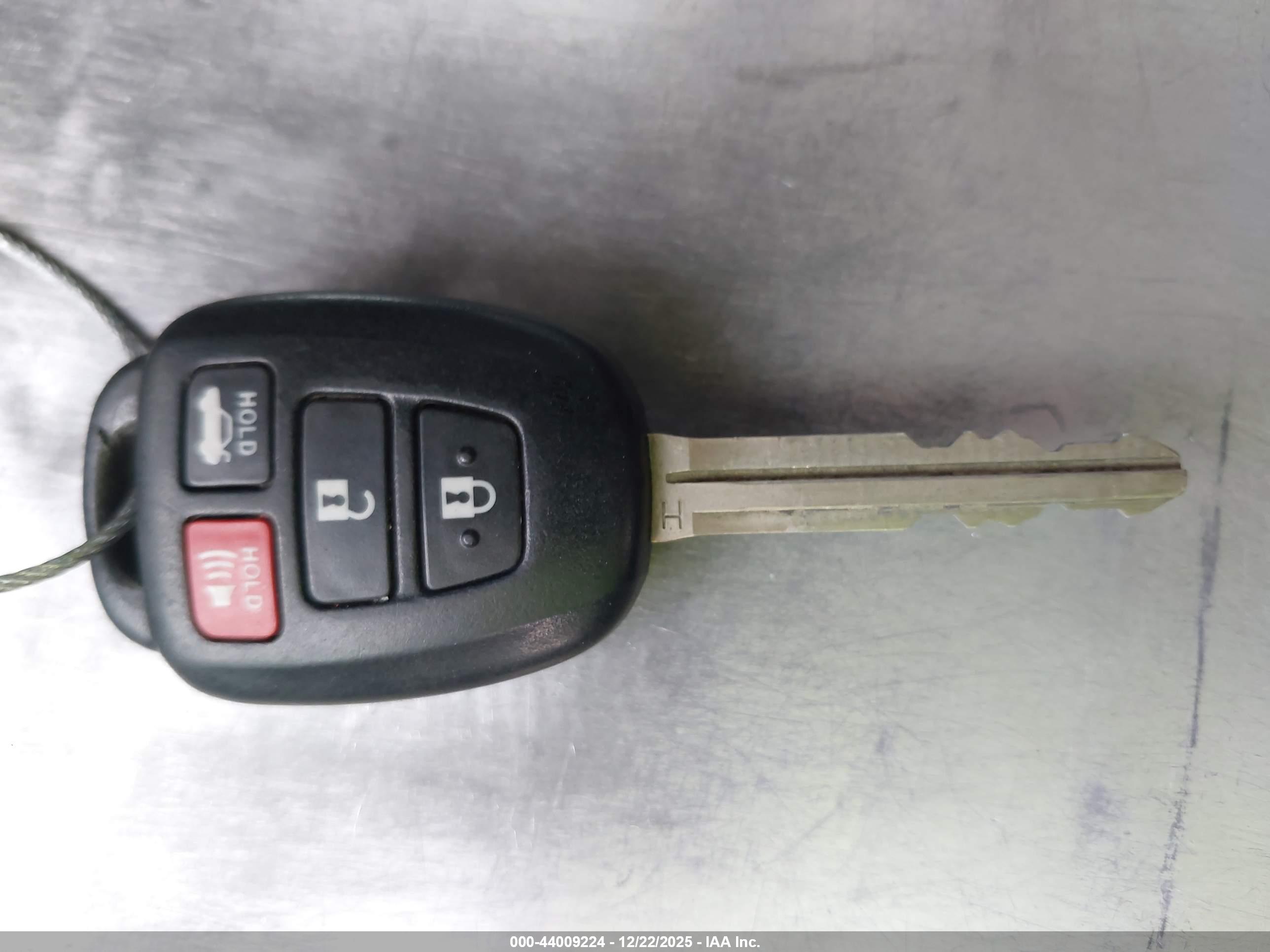 TOYOTA COROLLA image 11
