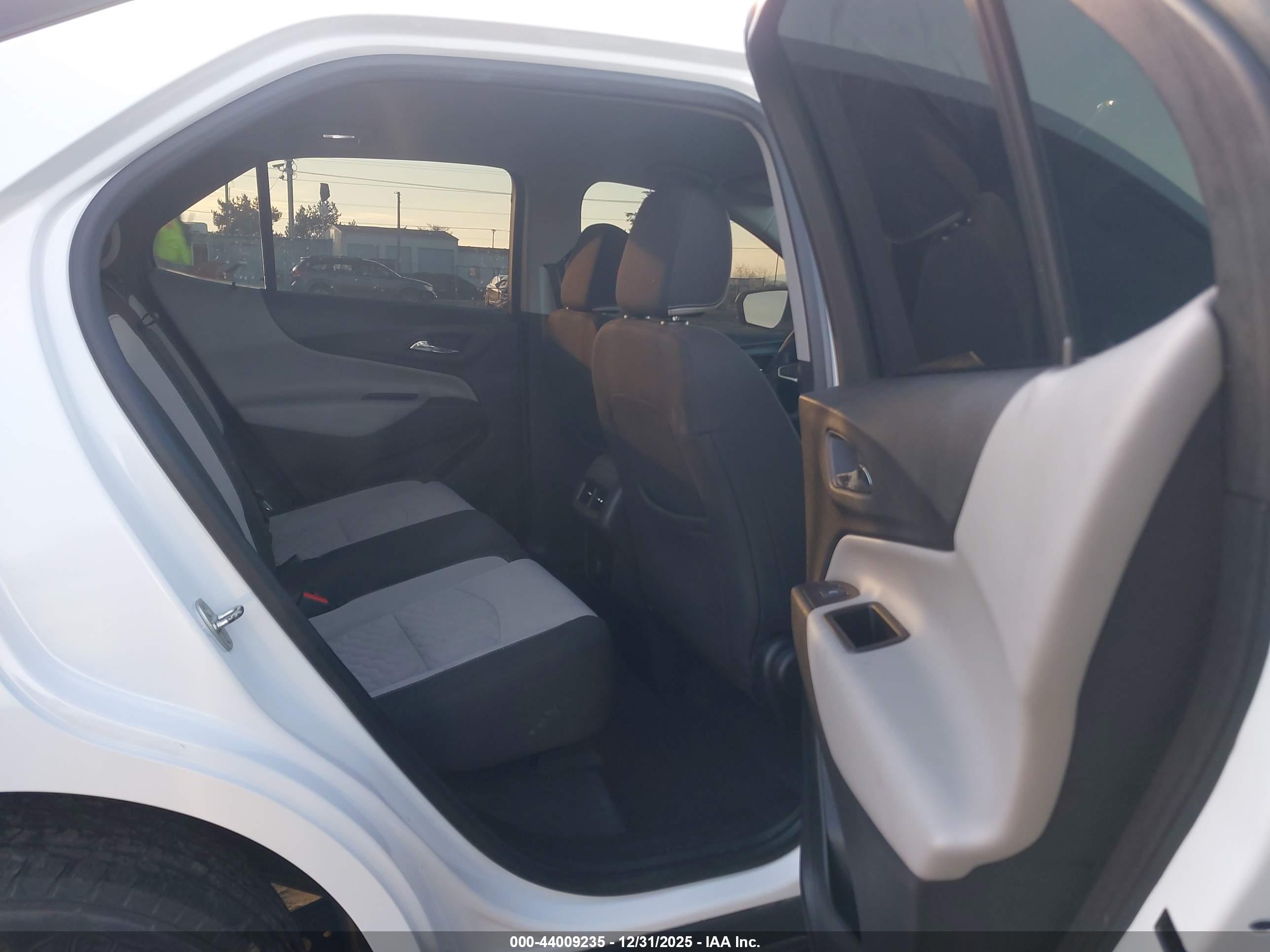 CHEVROLET EQUINOX image 8