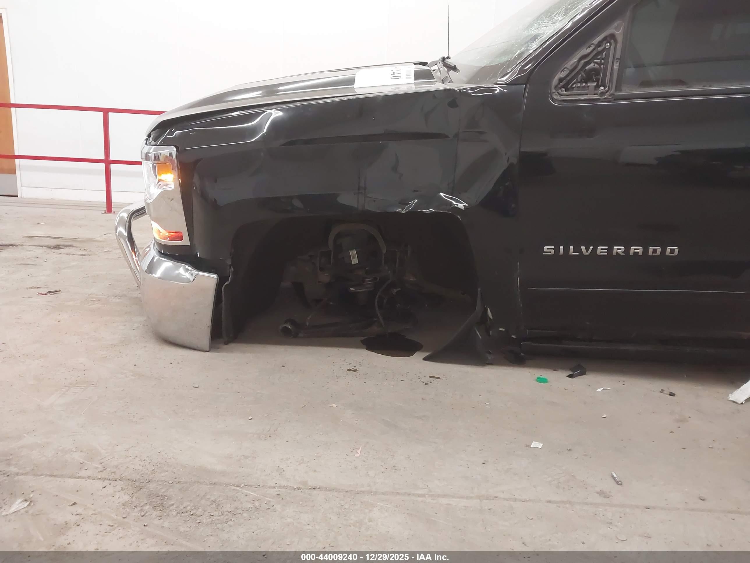 CHEVROLET SILVERADO image 6
