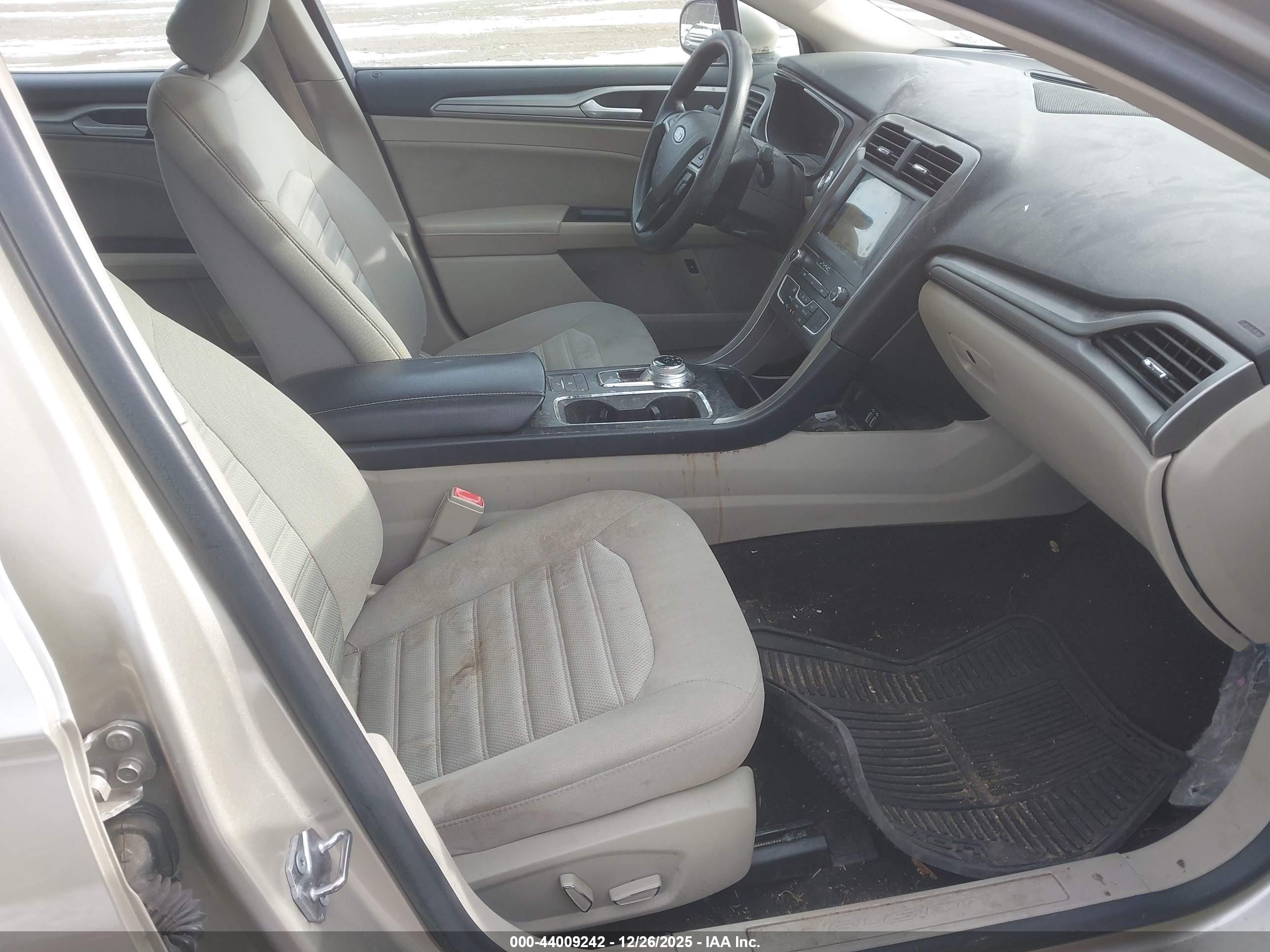 FORD FUSION image 5
