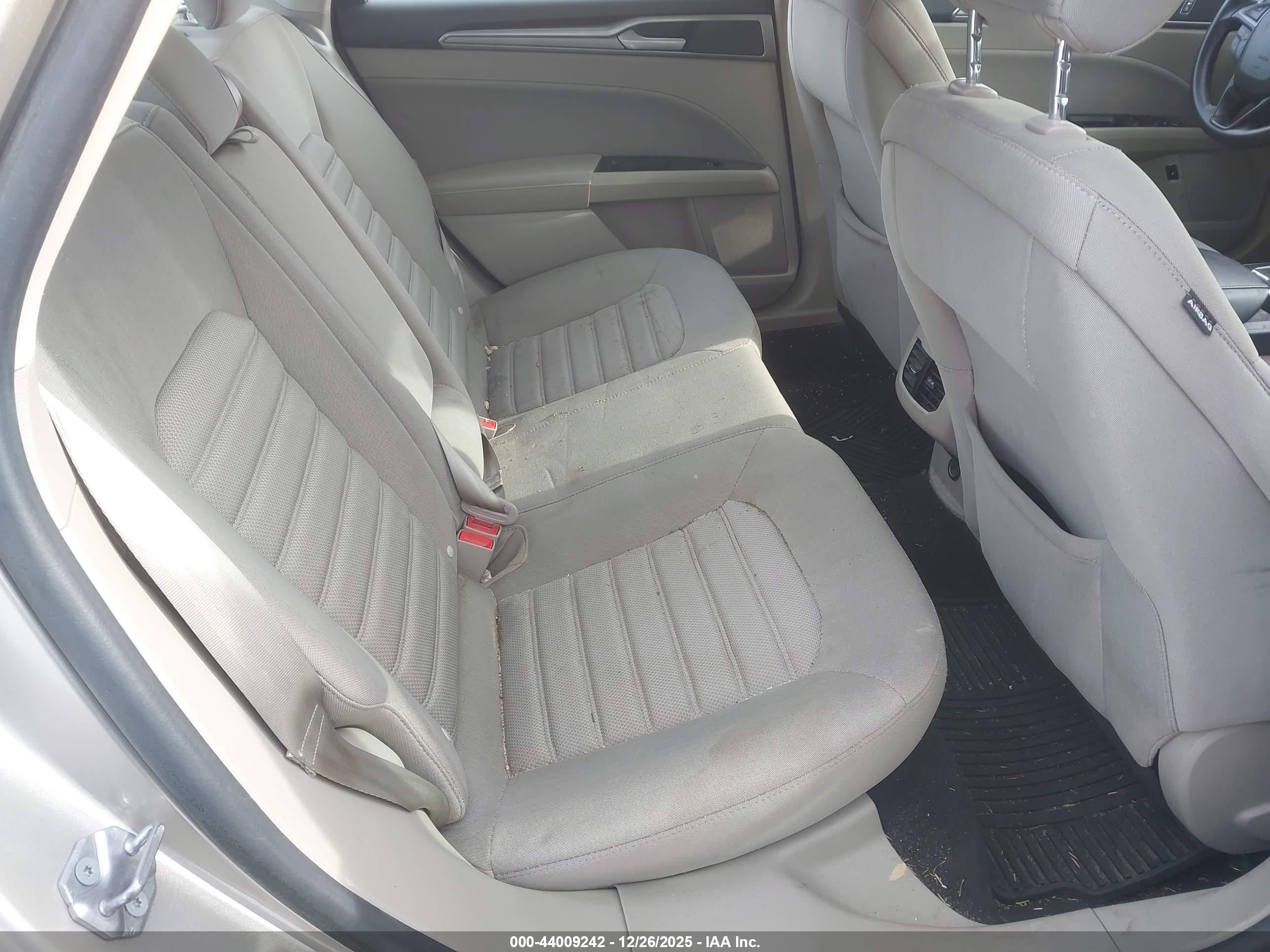 FORD FUSION image 8