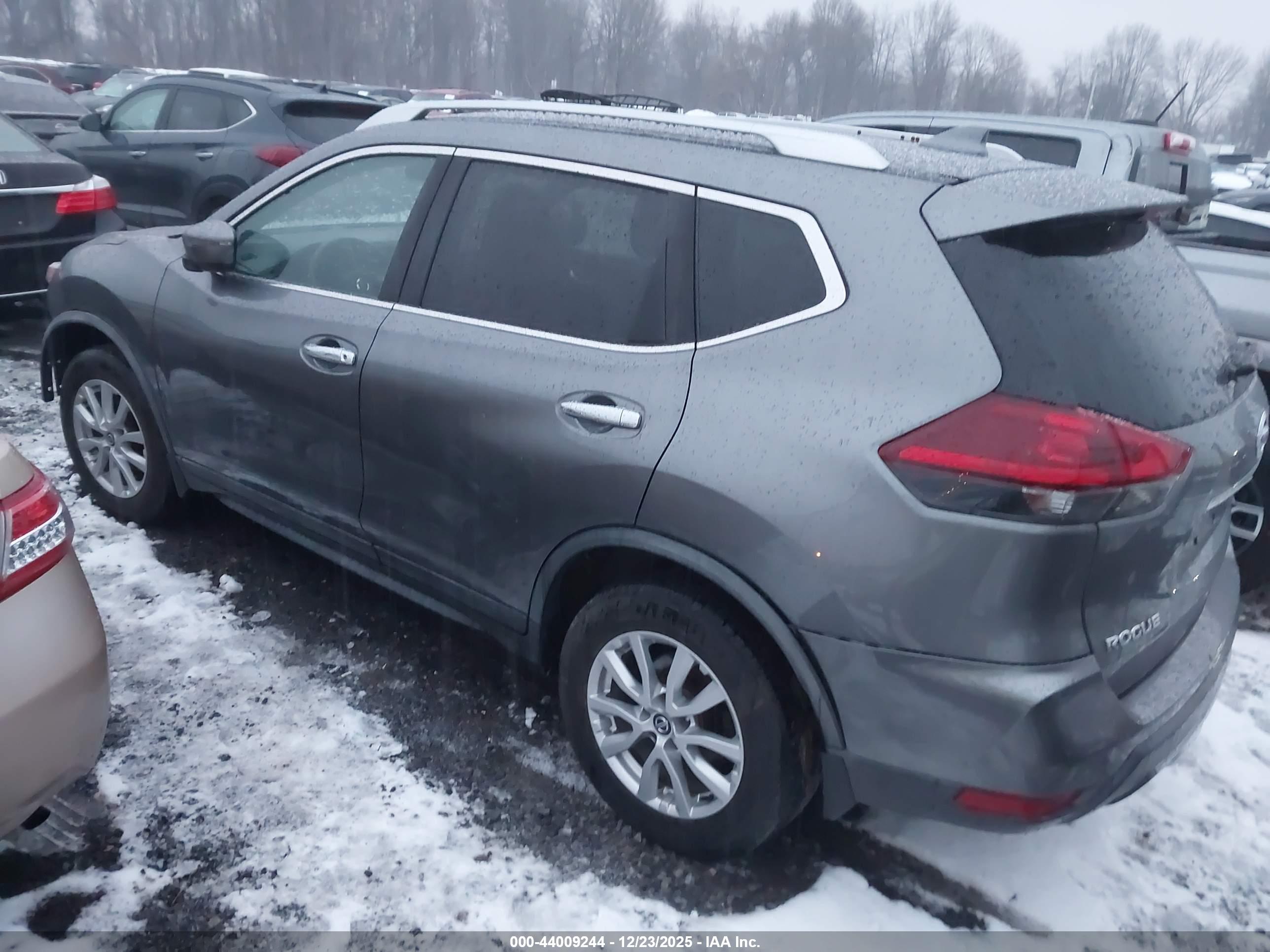 NISSAN ROGUE image 3