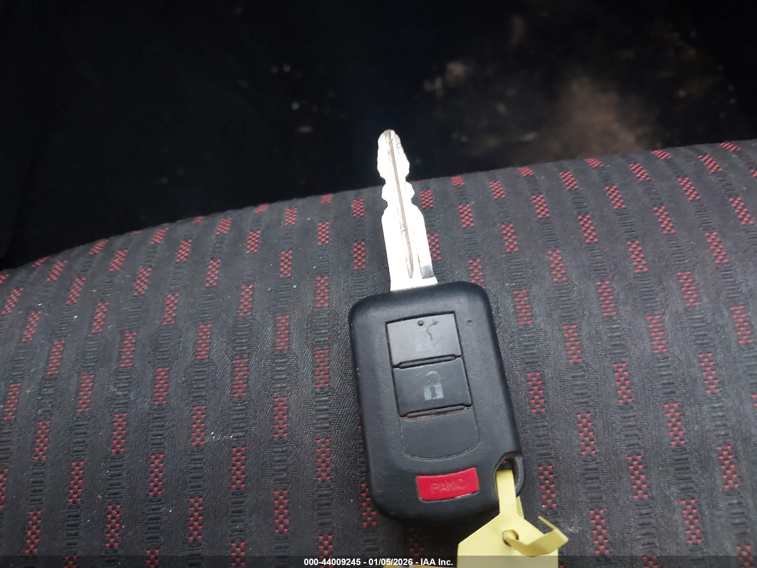 MITSUBISHI OUTLANDER image 11