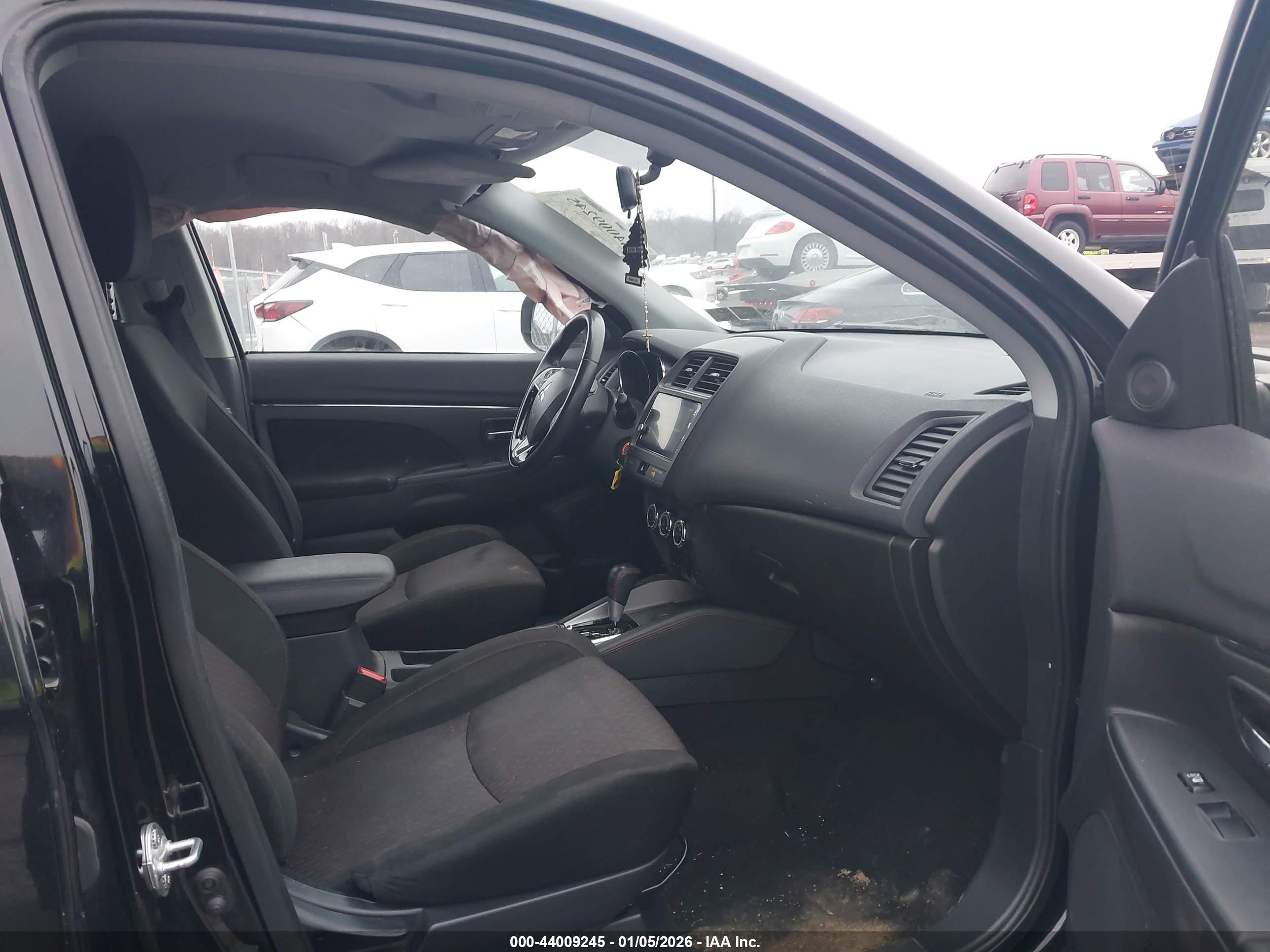 MITSUBISHI OUTLANDER image 5