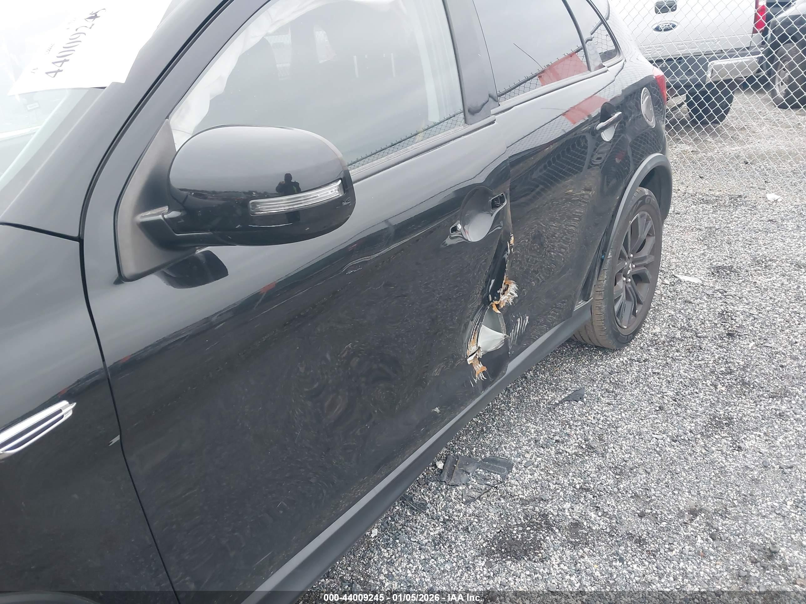 MITSUBISHI OUTLANDER image 6