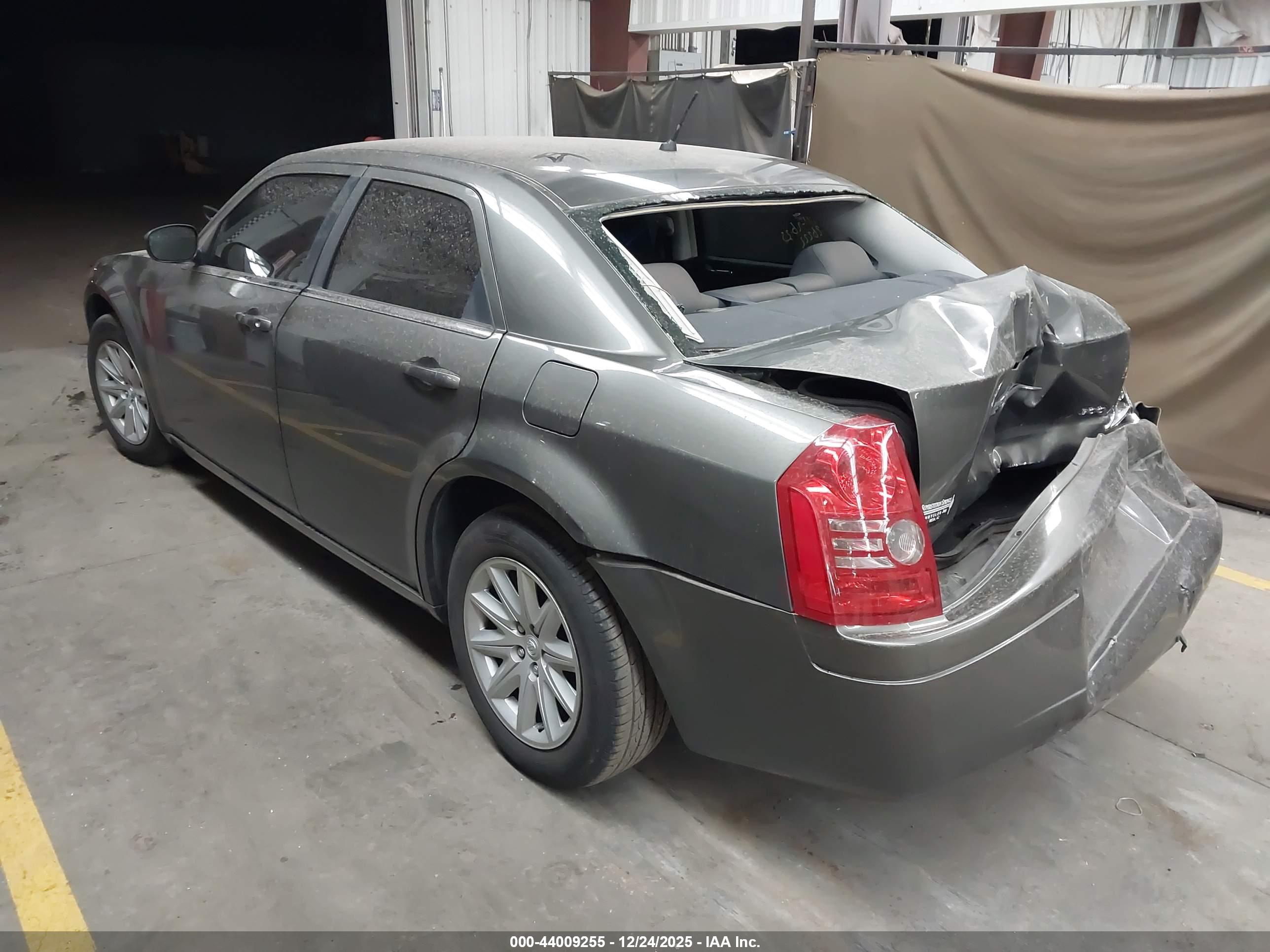 CHRYSLER 300 image 3