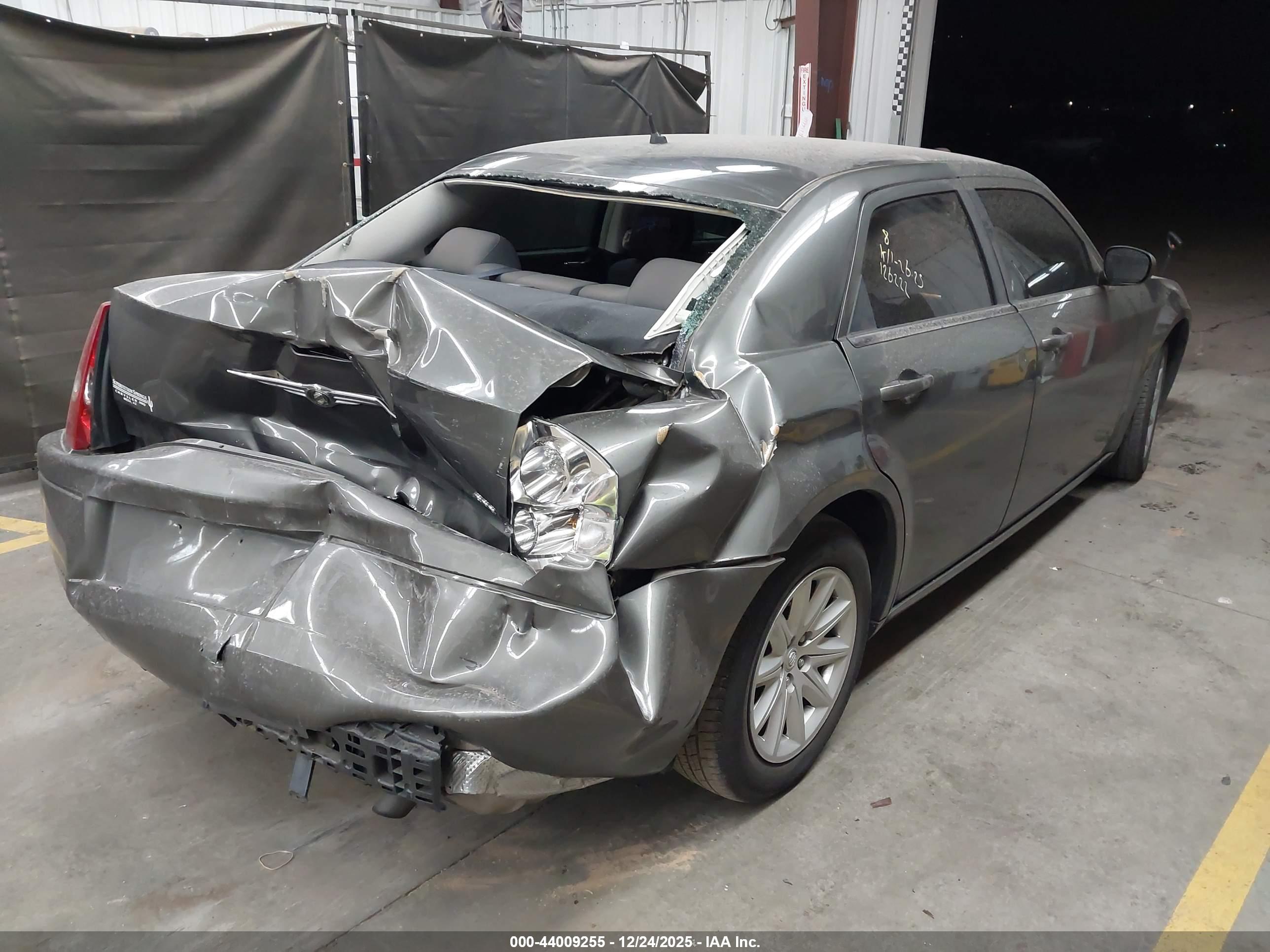 CHRYSLER 300 image 4