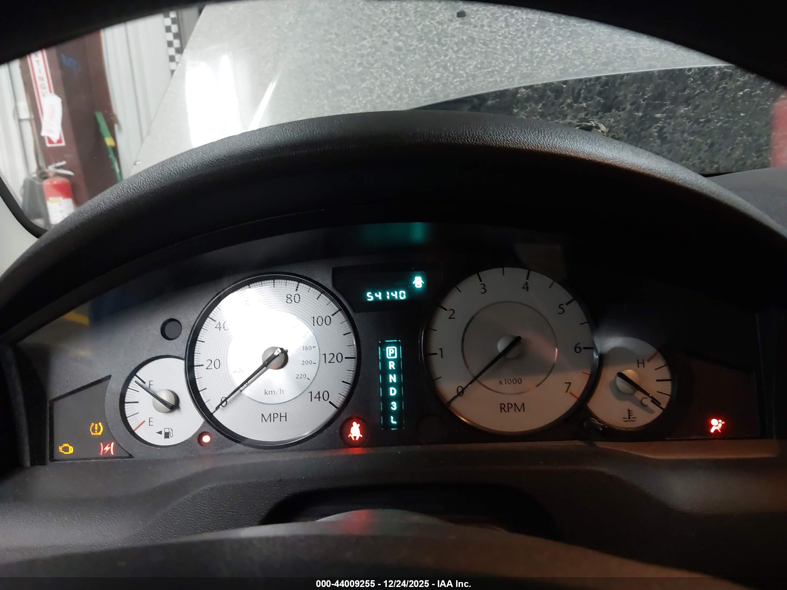 CHRYSLER 300 image 7