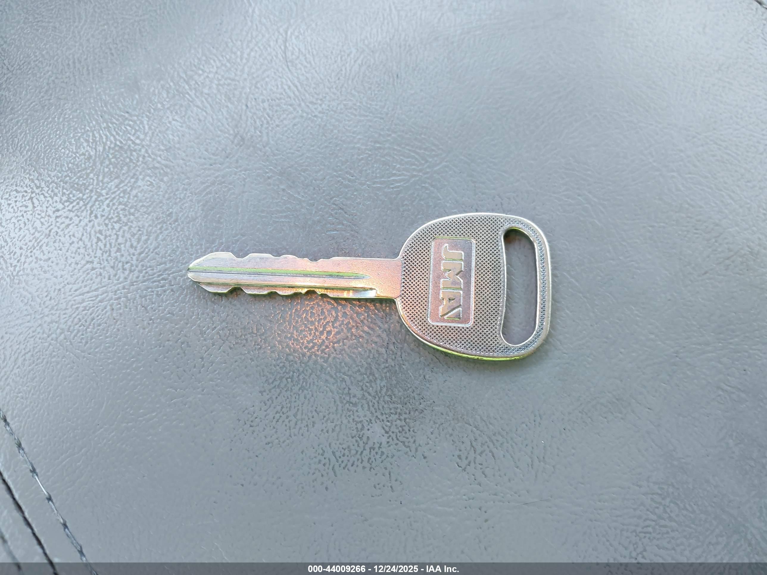 GMC YUKON image 11