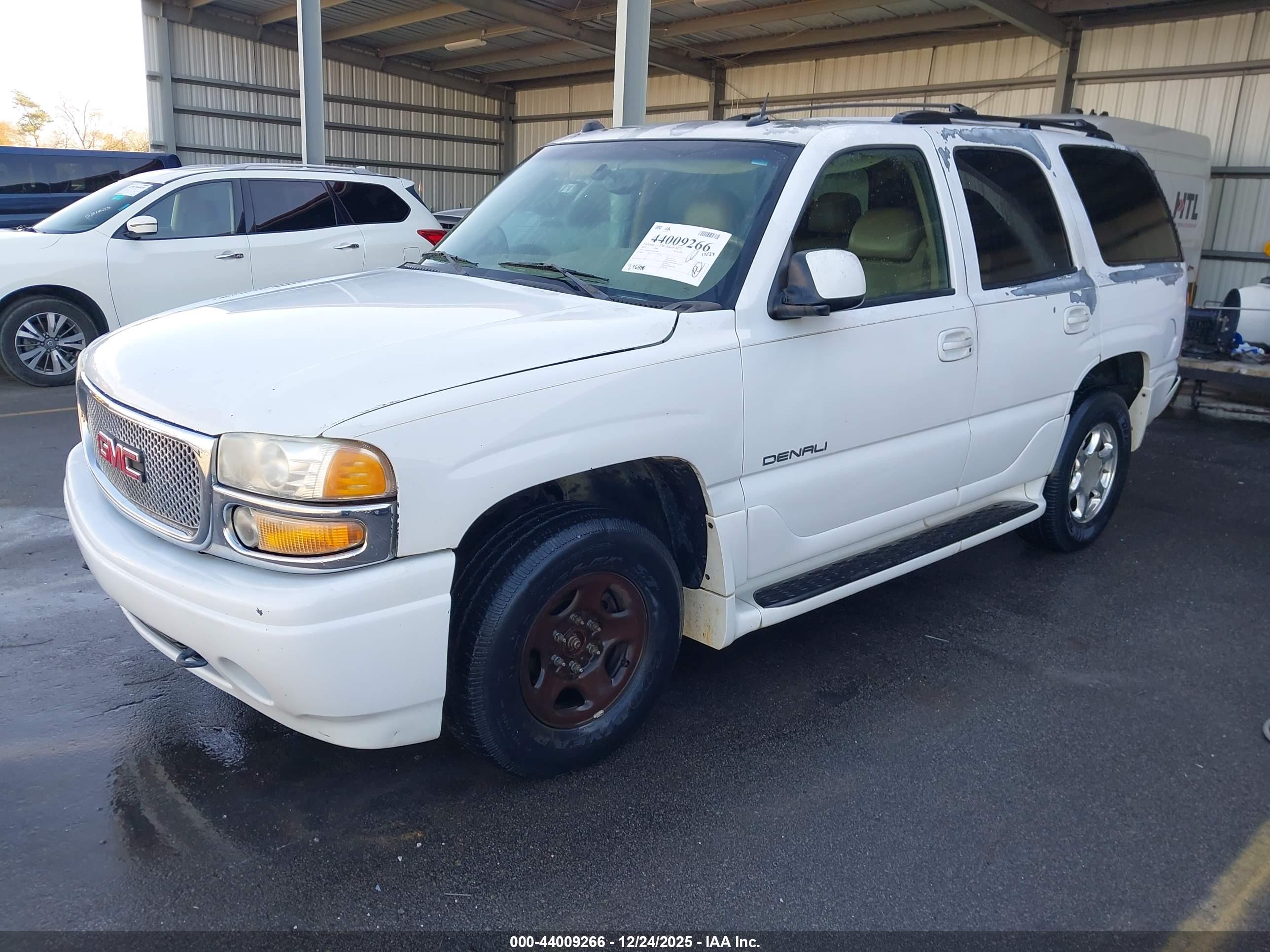 GMC YUKON image 2