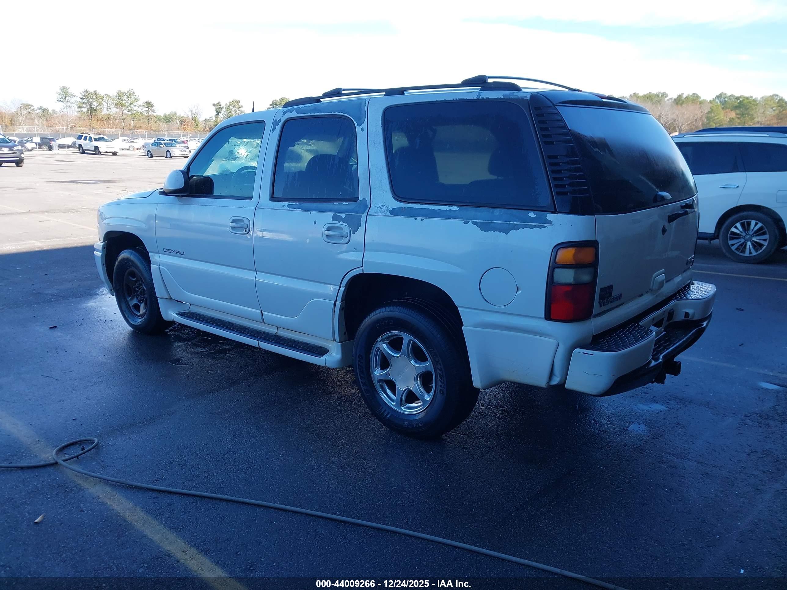 GMC YUKON image 3