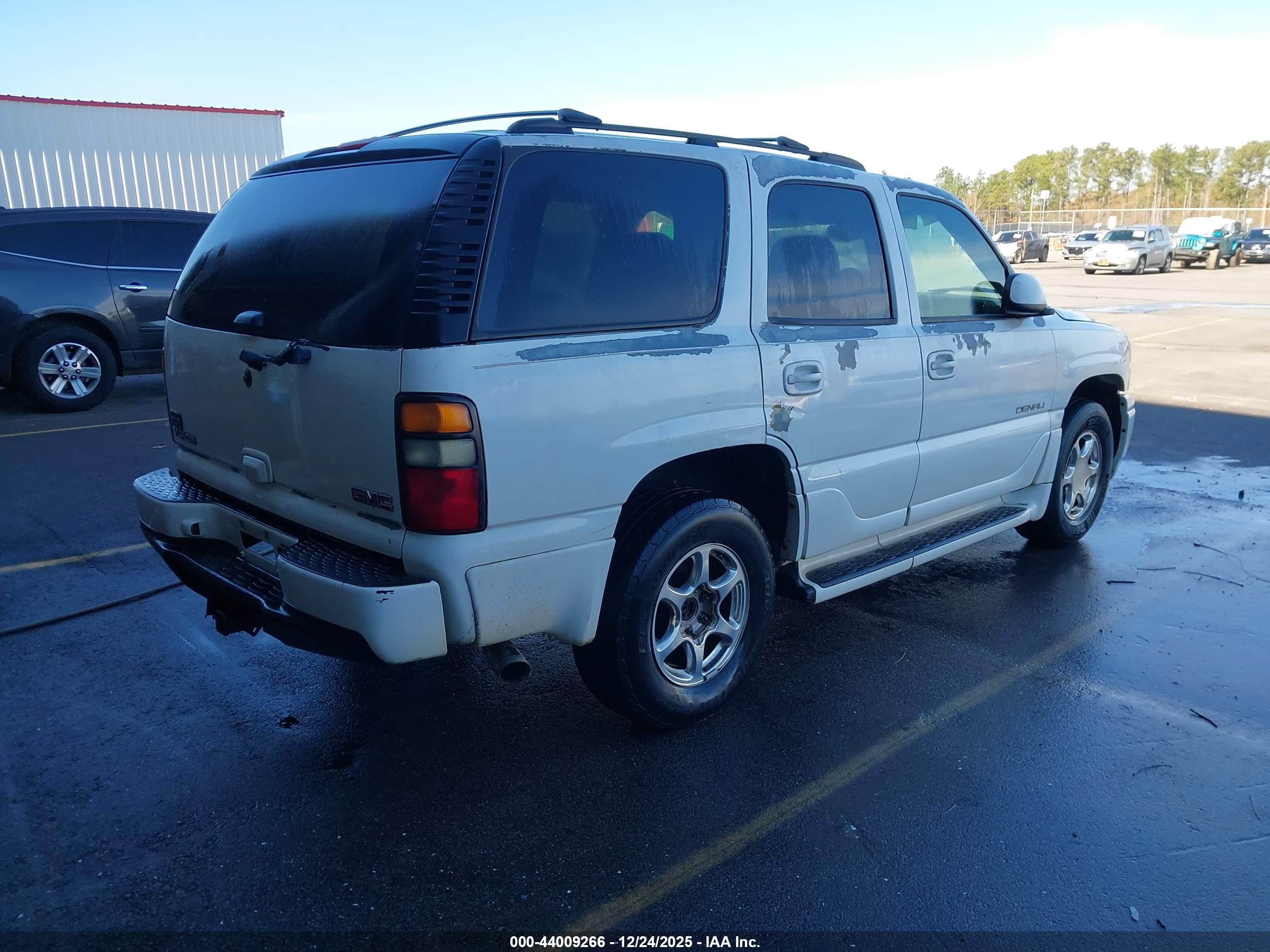 GMC YUKON image 4
