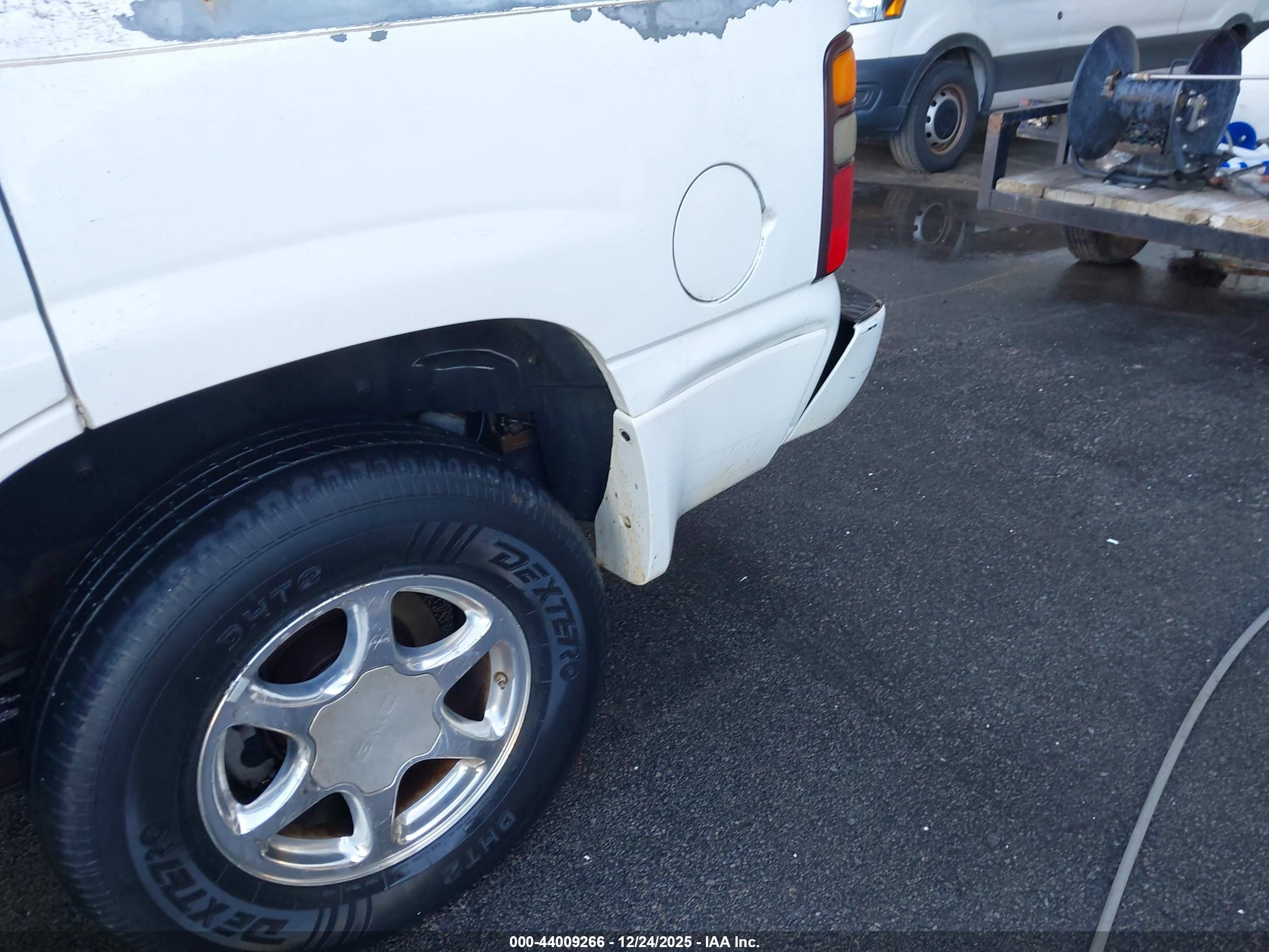 GMC YUKON image 6