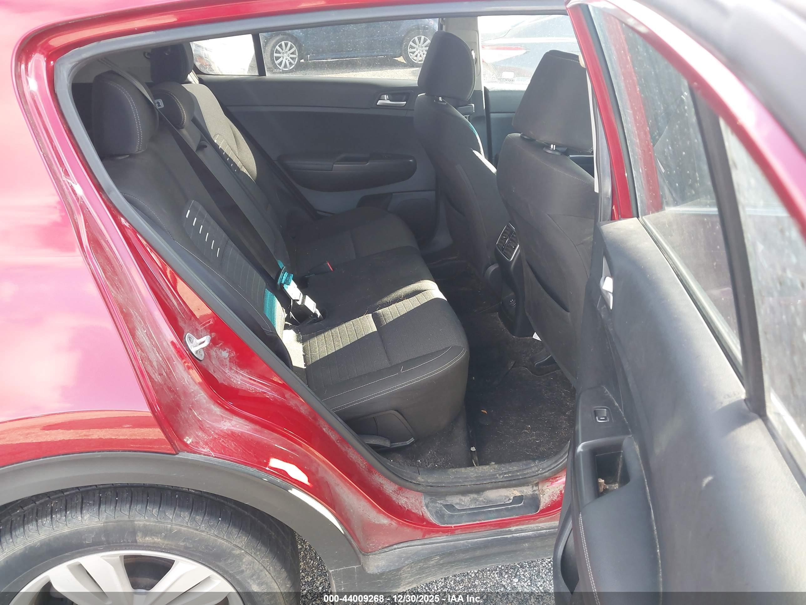 KIA SPORTAGE image 8