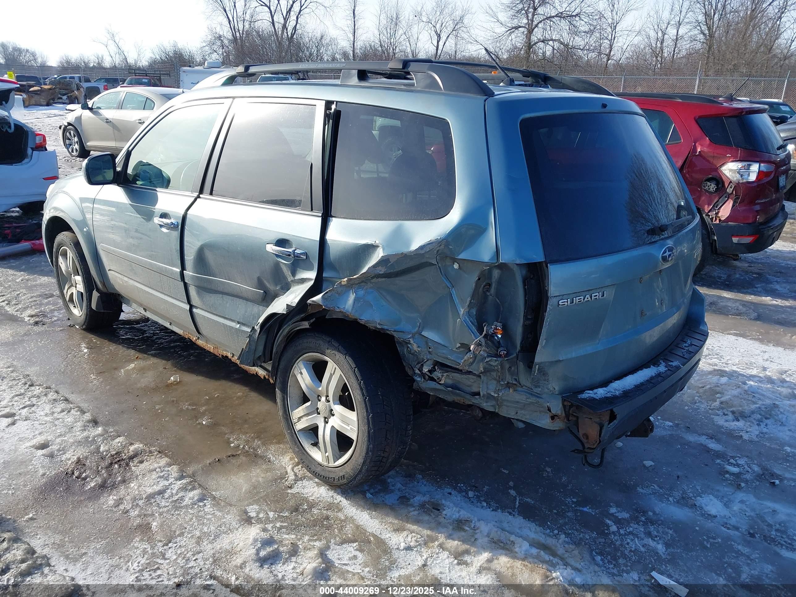 SUBARU FORESTER image 3