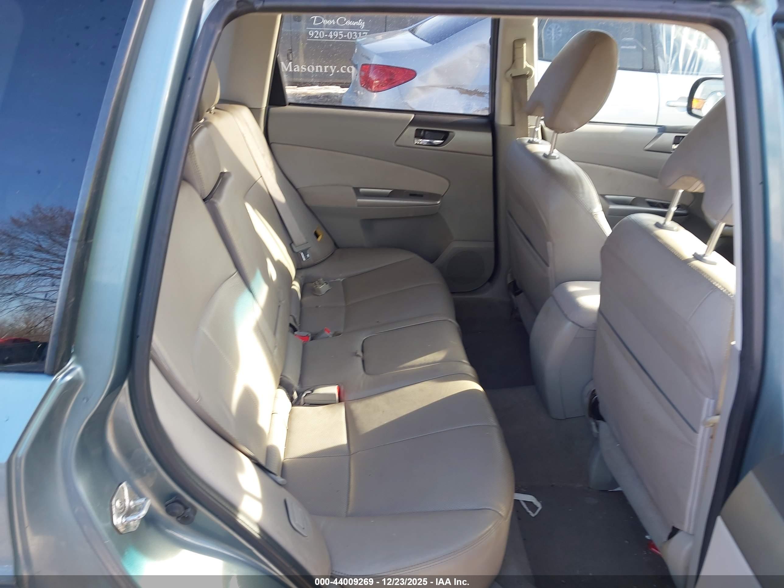 SUBARU FORESTER image 8