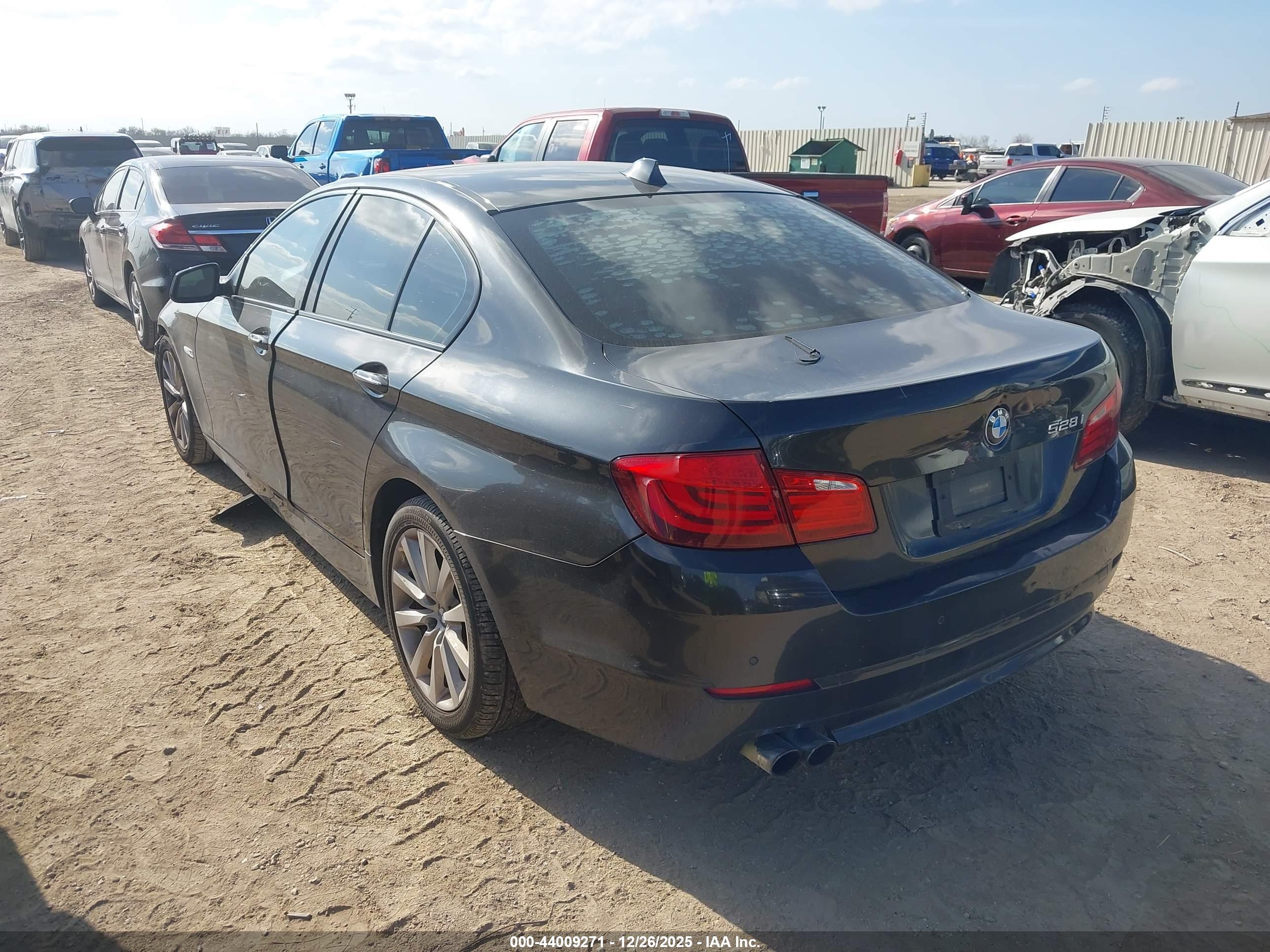 BMW 528I image 3