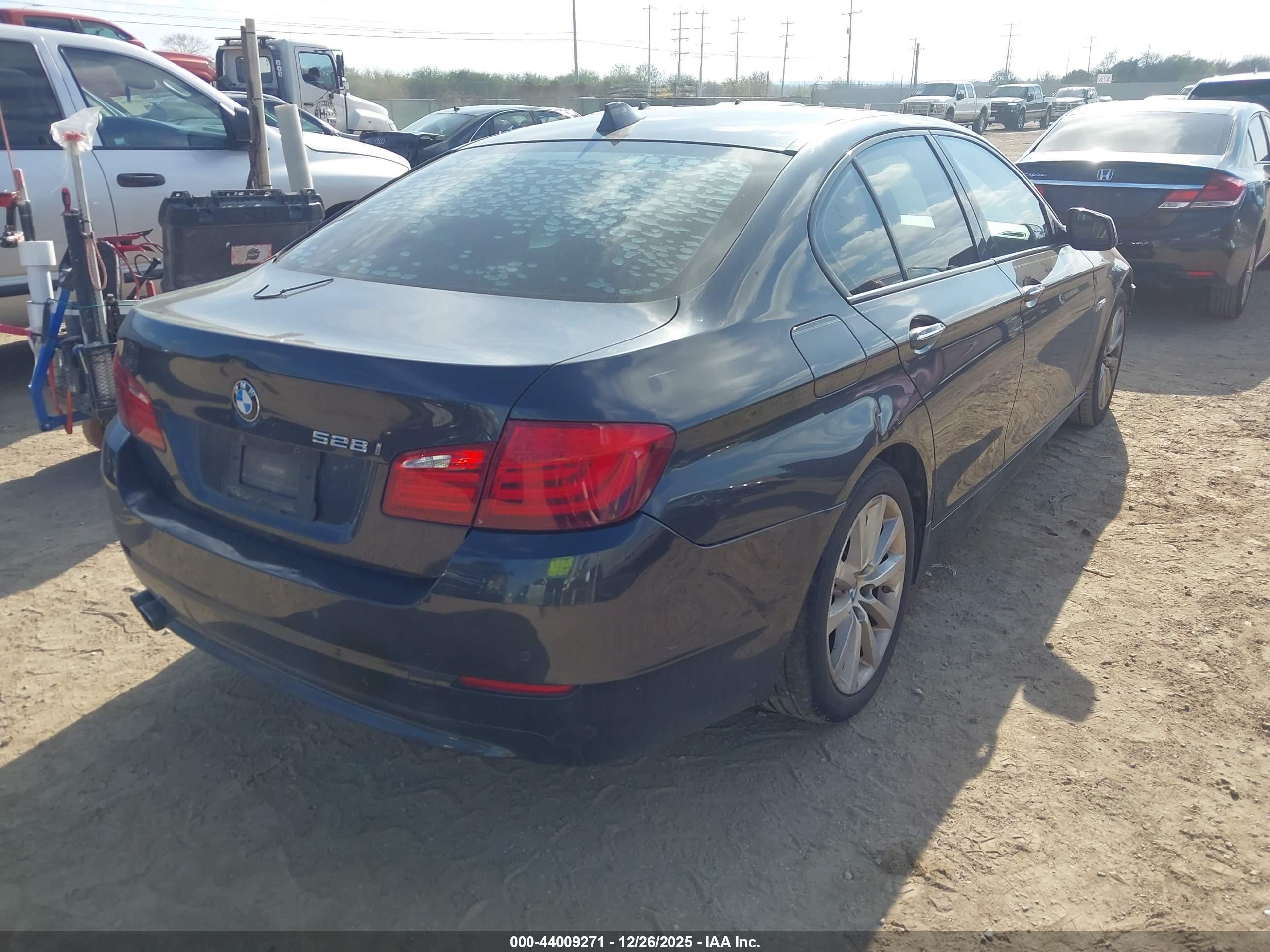 BMW 528I image 4