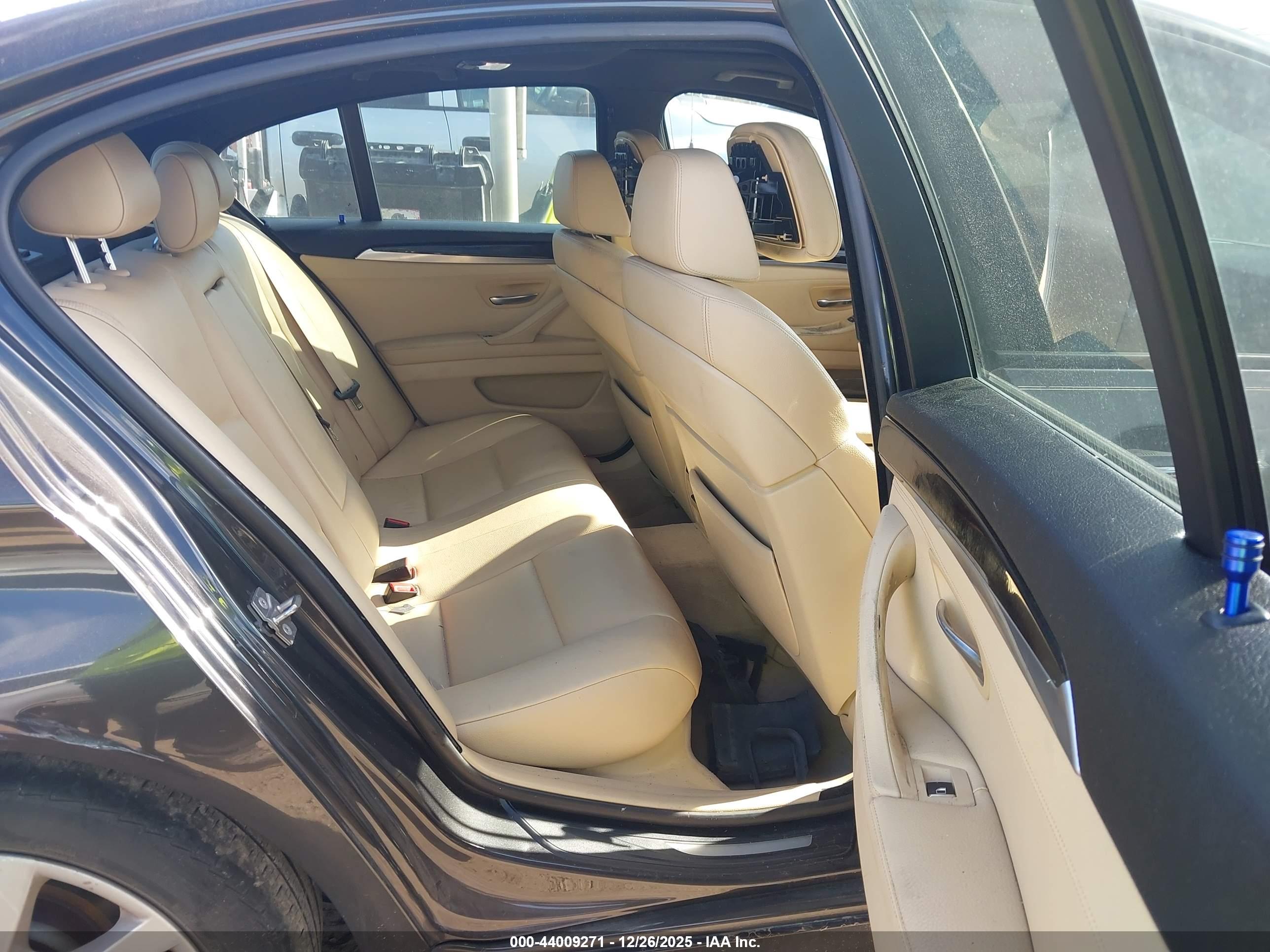 BMW 528I image 8