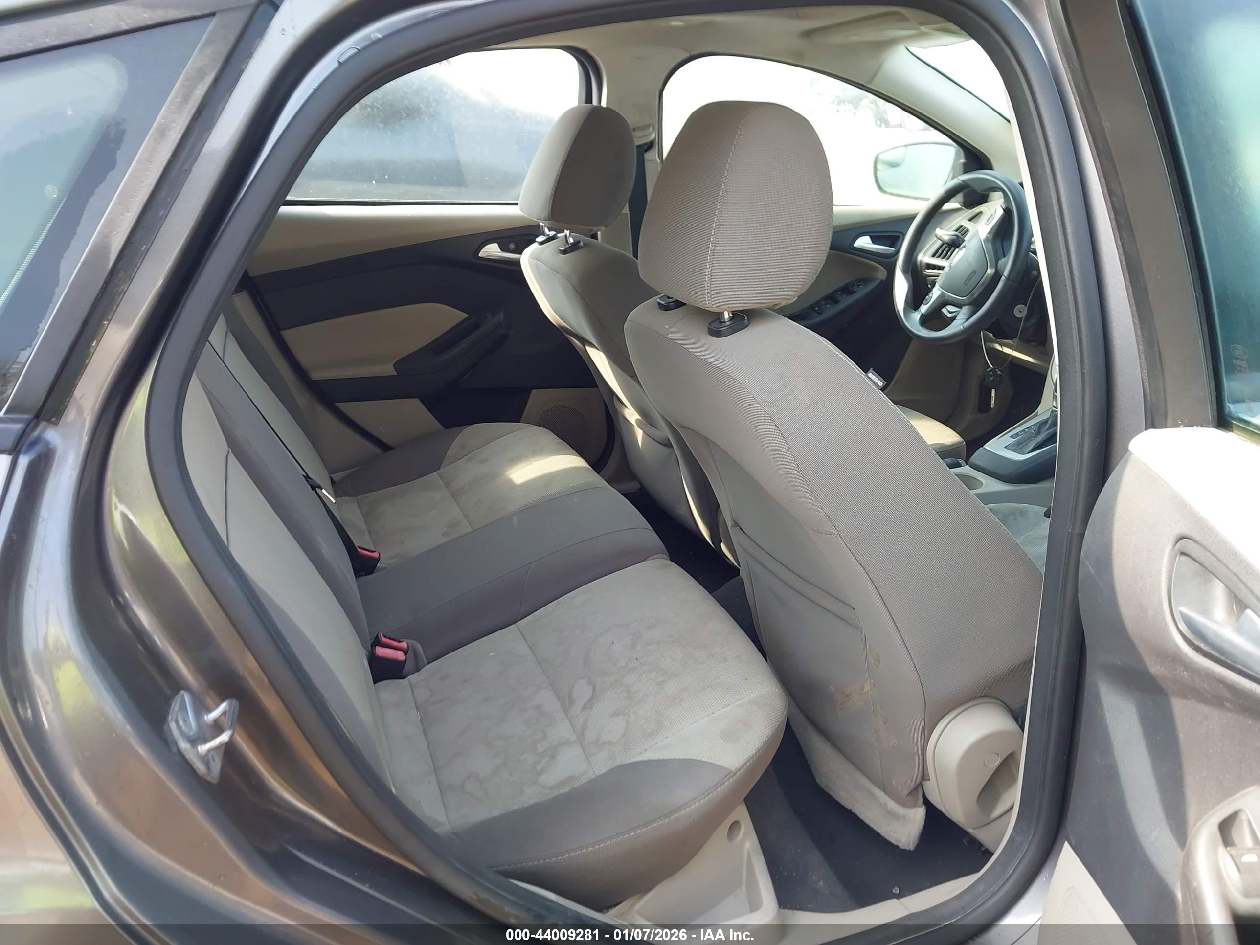 FORD FOCUS image 8