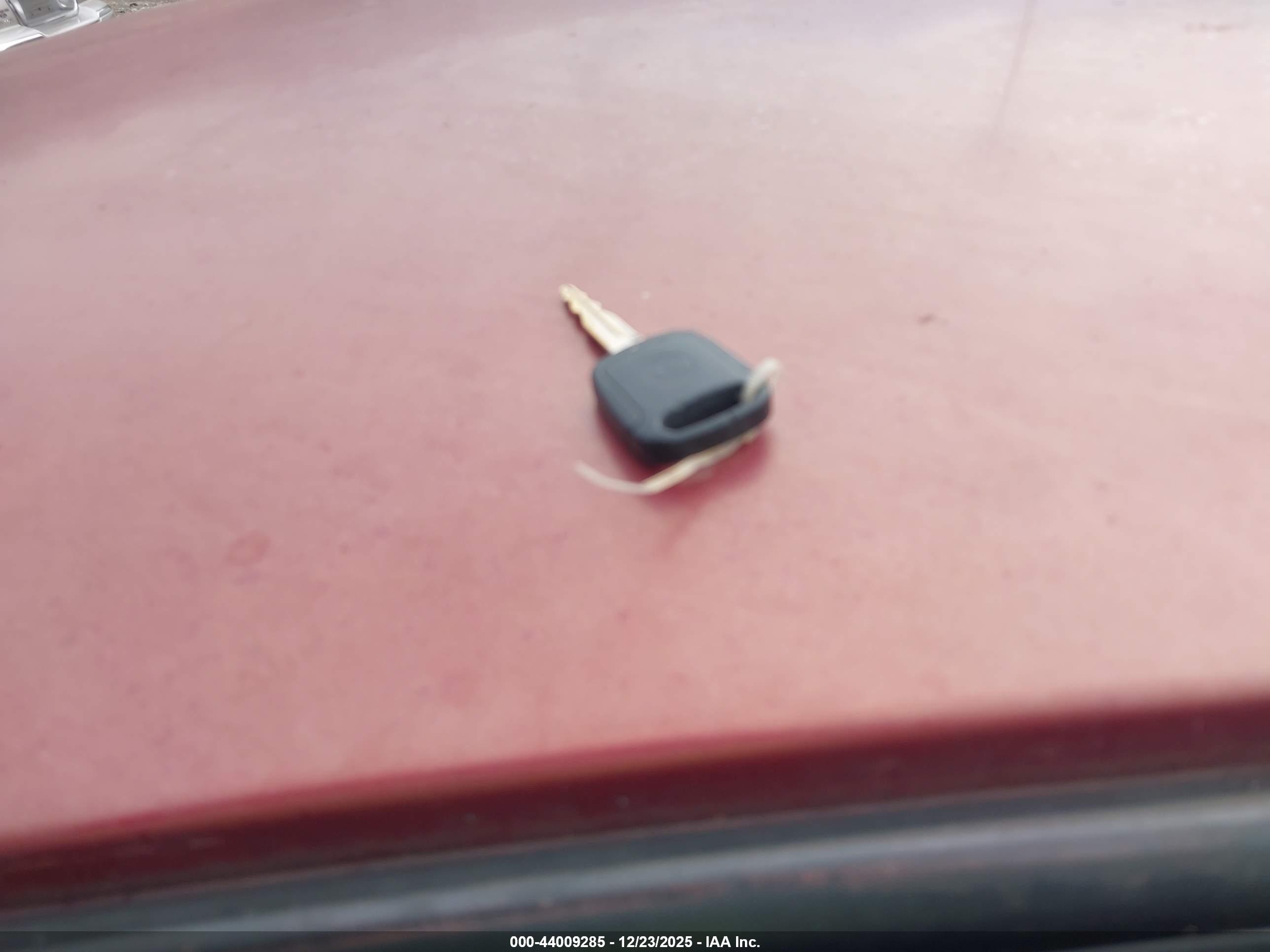 LINCOLN TOWN image 11