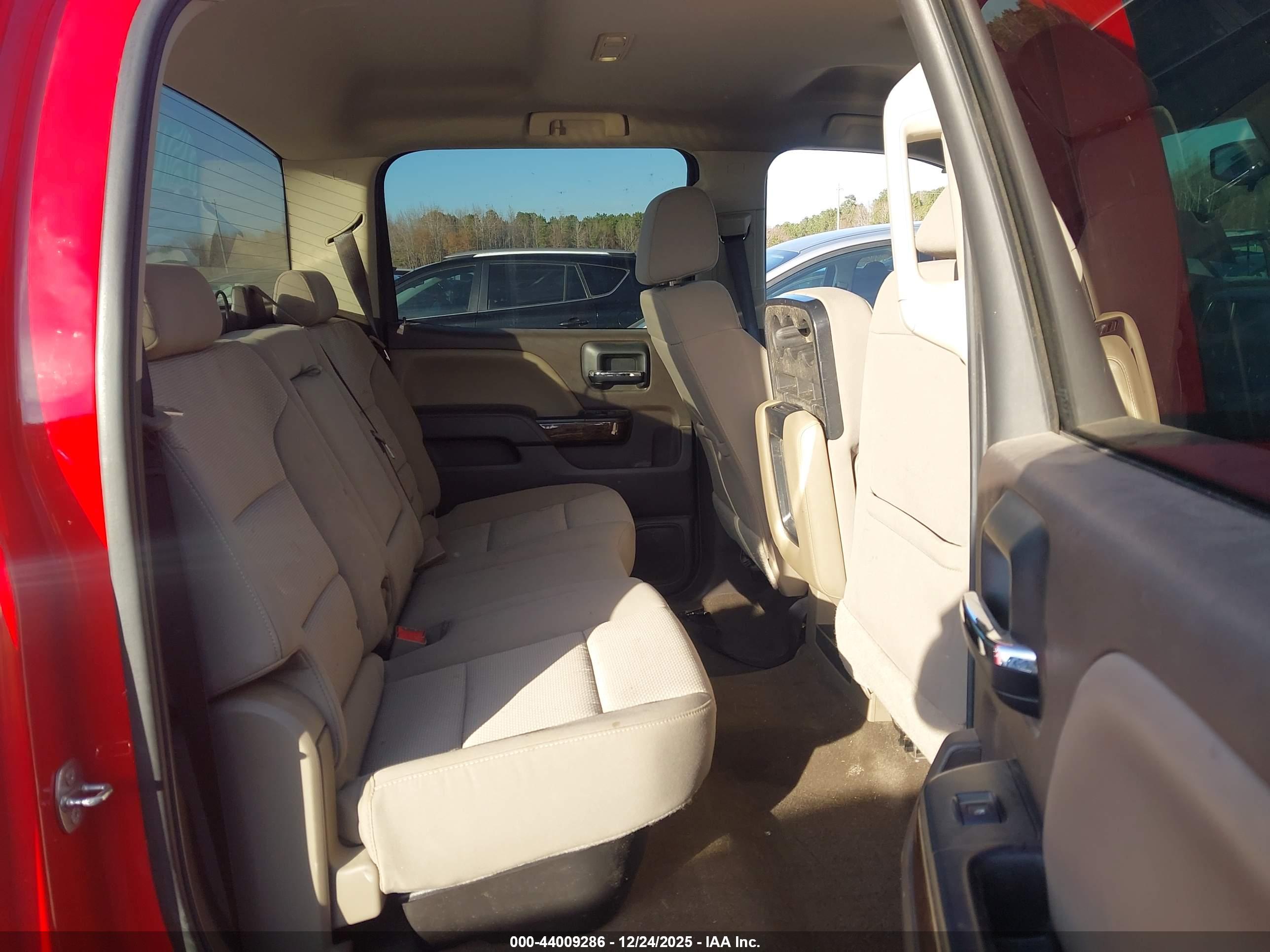 CHEVROLET SILVERADO image 8