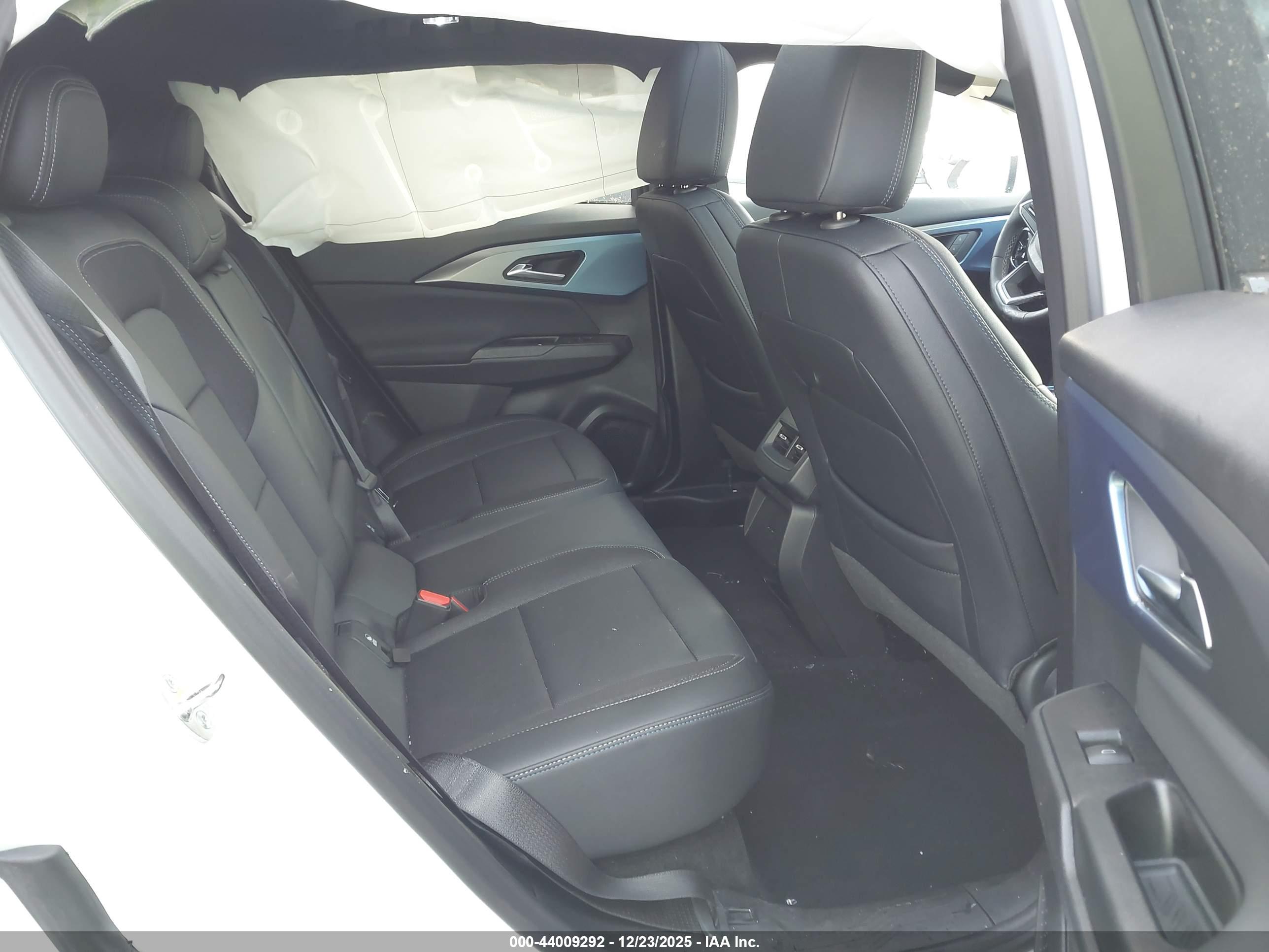 CHEVROLET EQUINOX image 8
