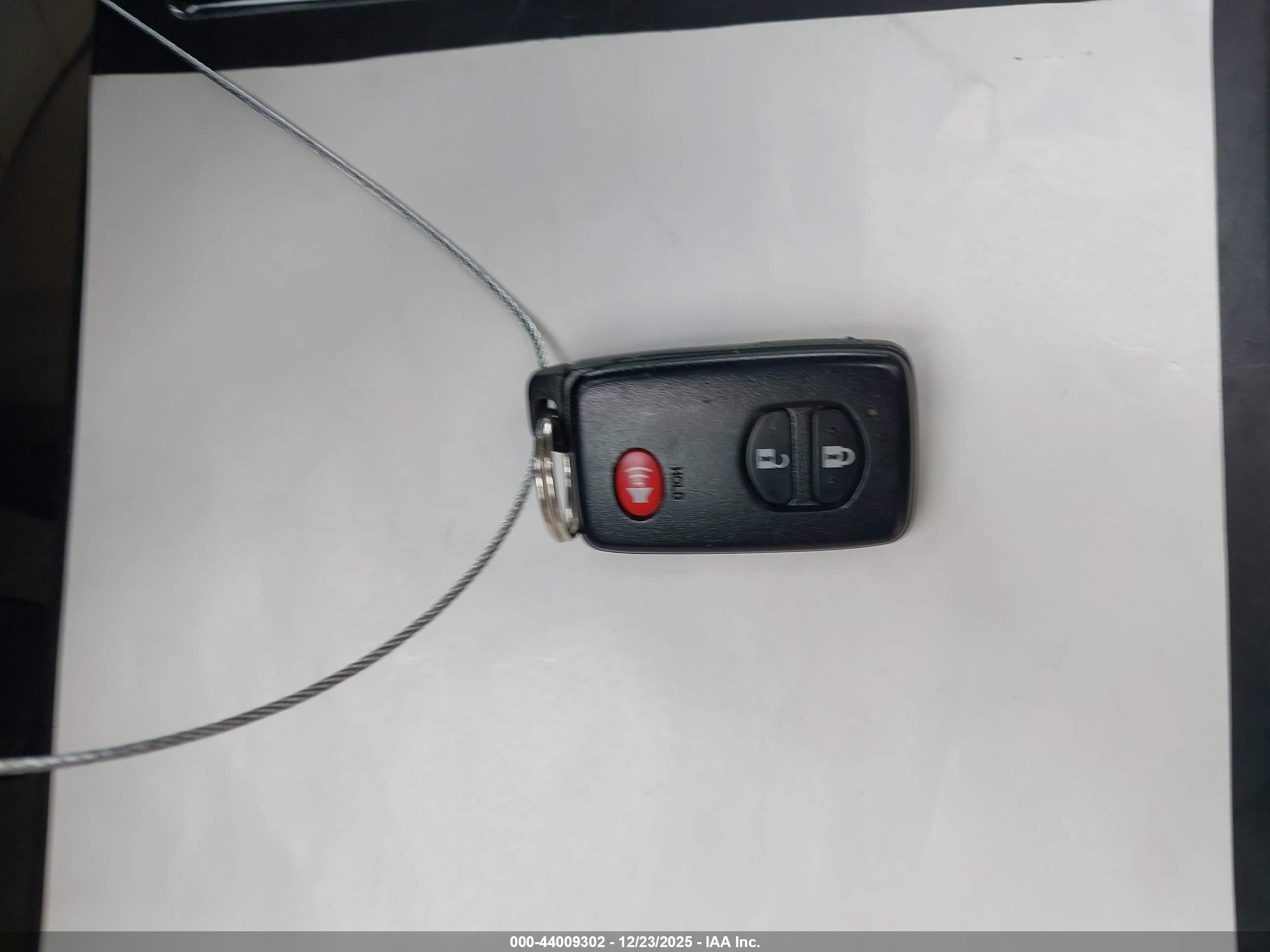 TOYOTA PRIUS image 11
