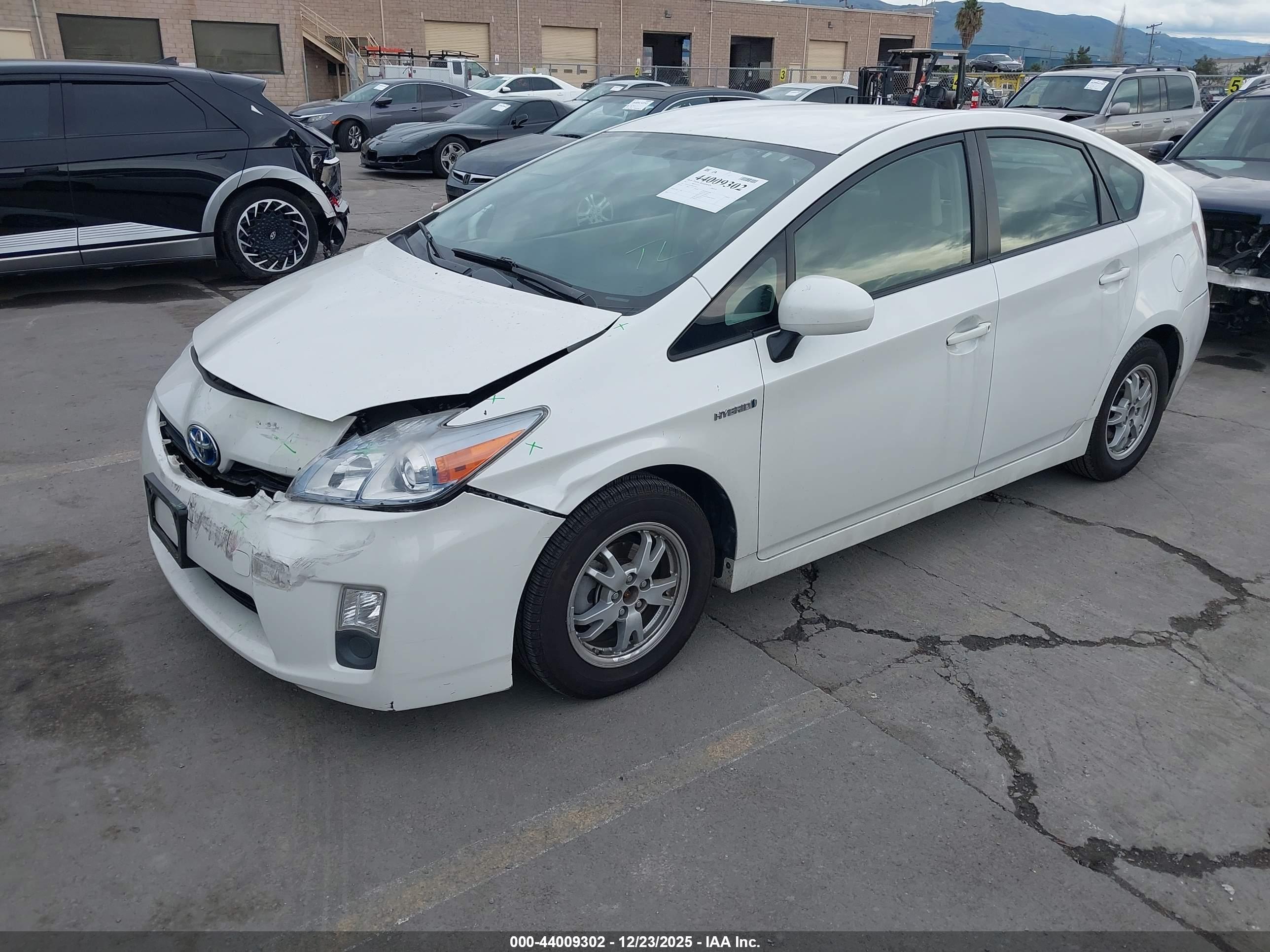 TOYOTA PRIUS image 2