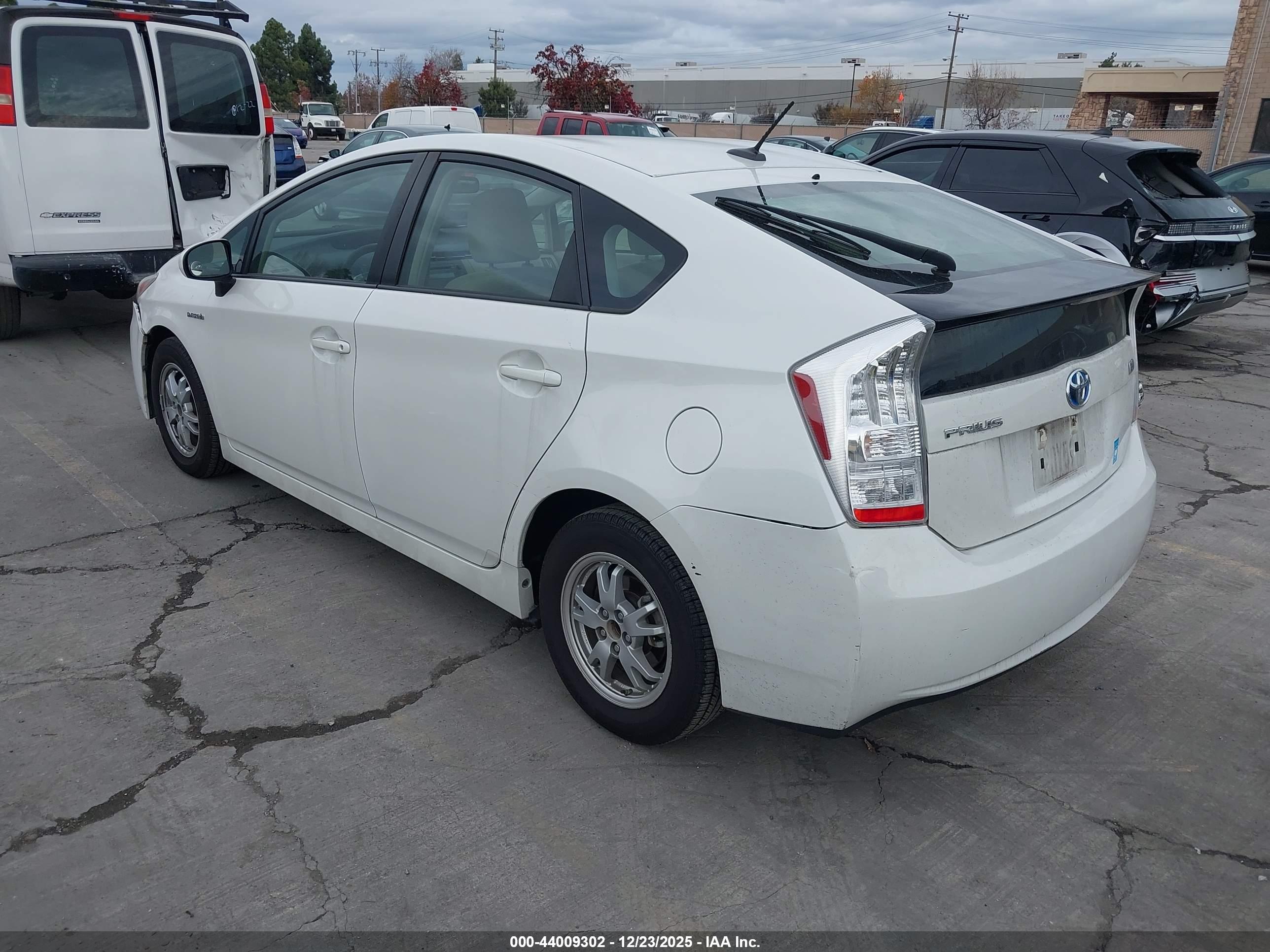 TOYOTA PRIUS image 3