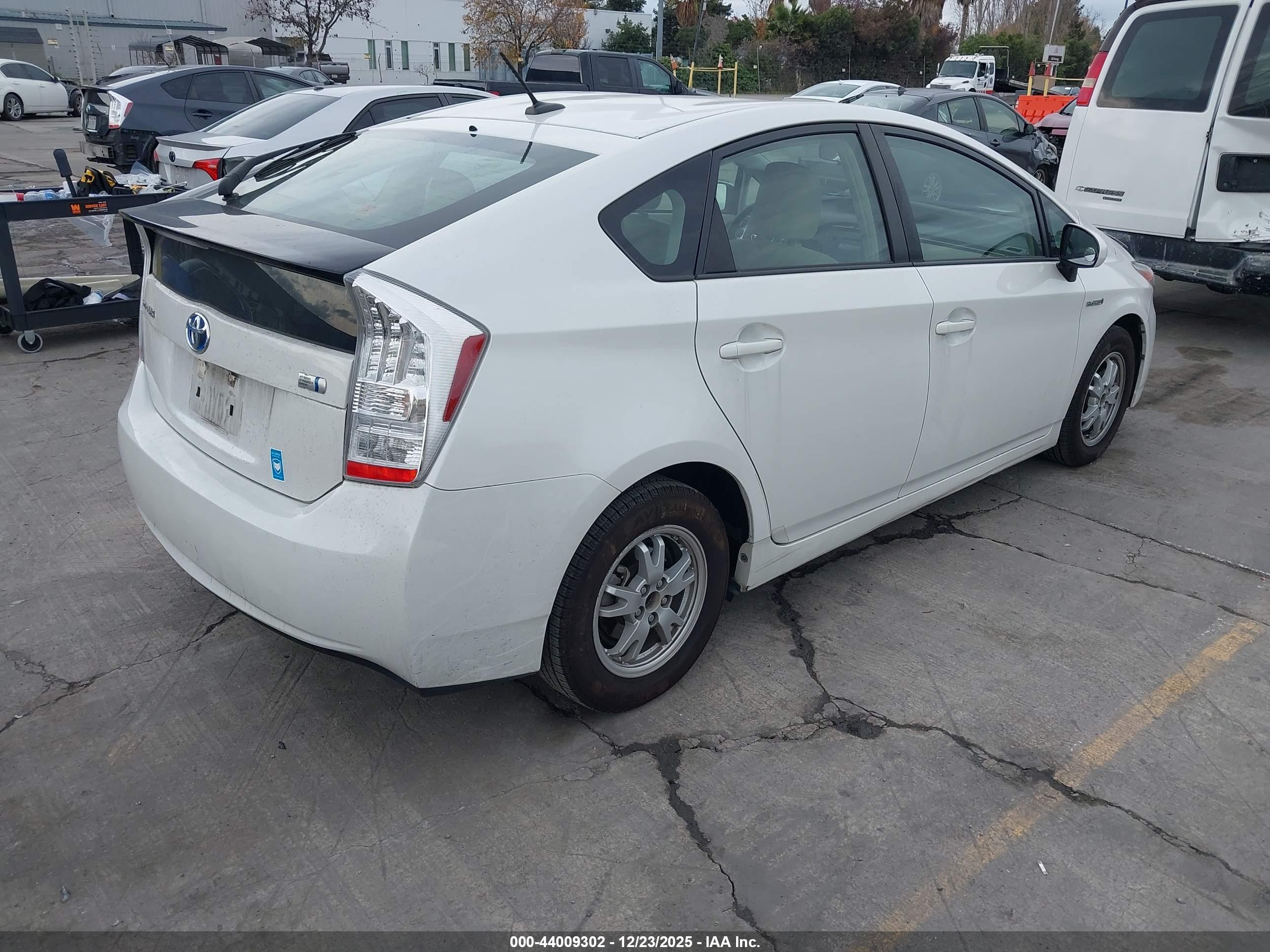 TOYOTA PRIUS image 4