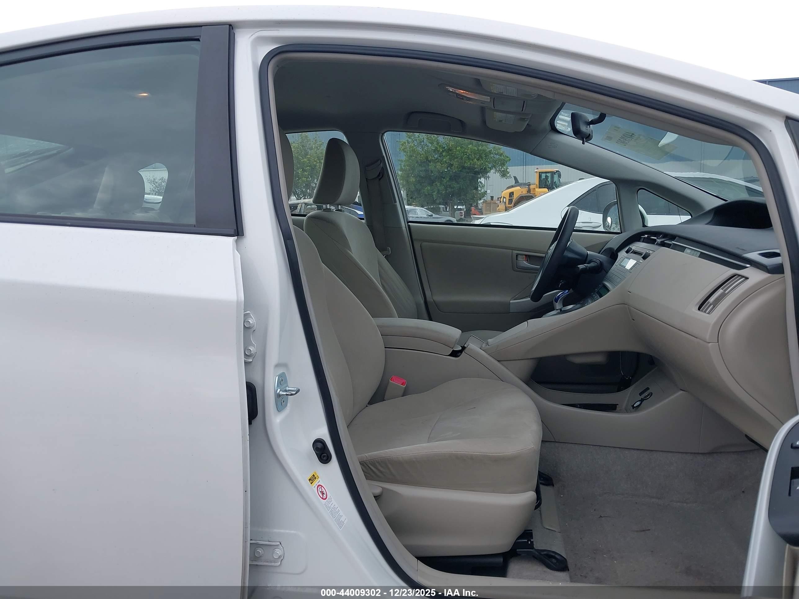 TOYOTA PRIUS image 5