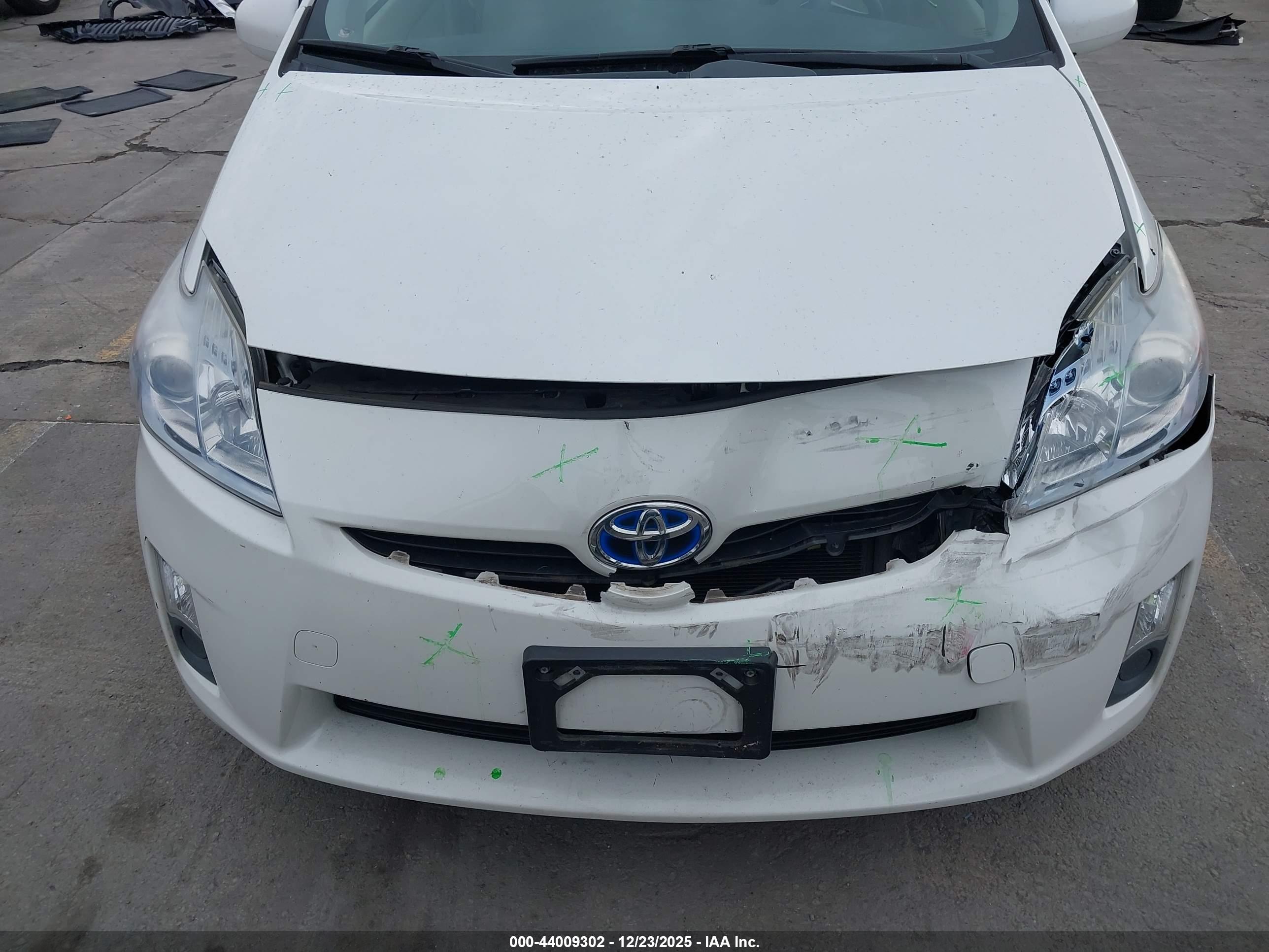 TOYOTA PRIUS image 6