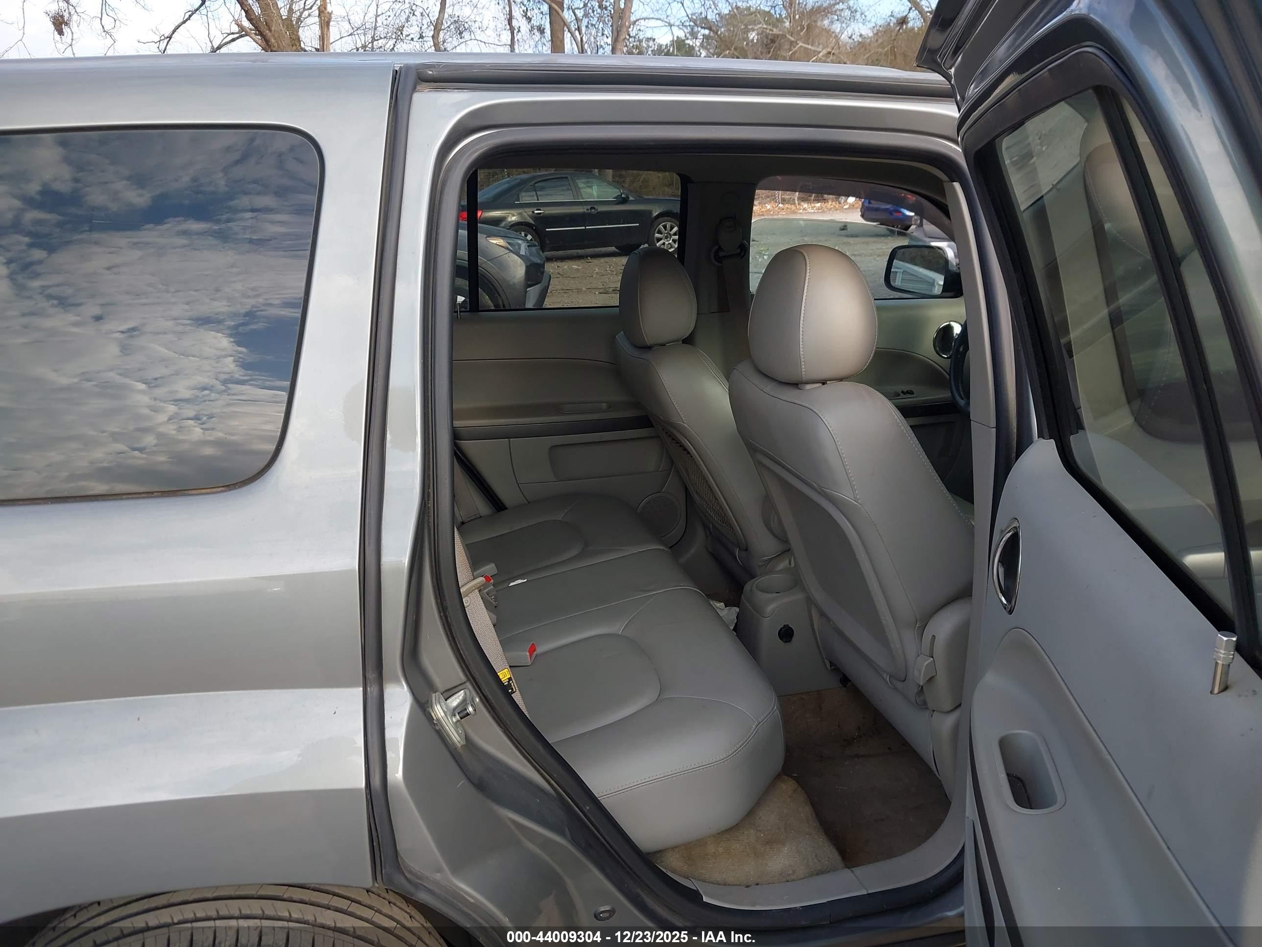 CHEVROLET HHR image 8